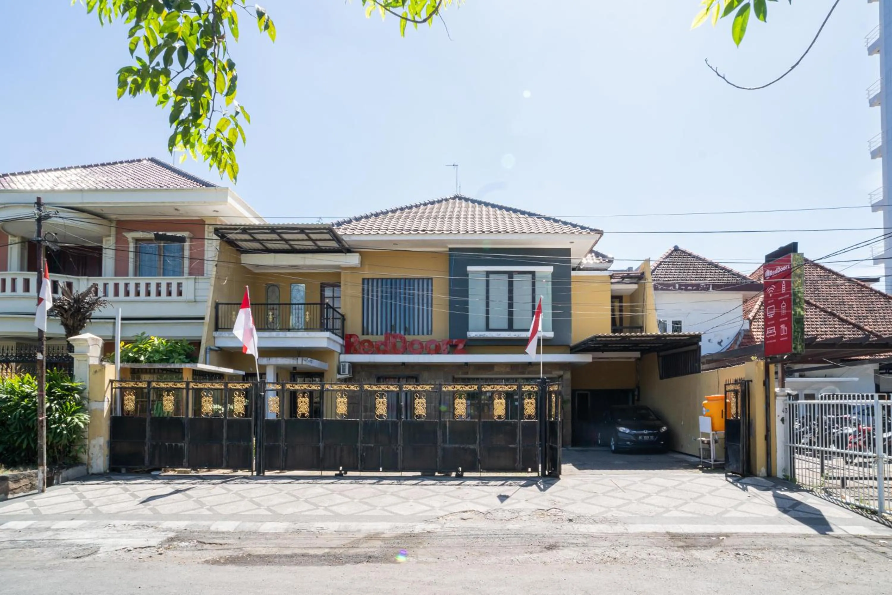 Property building in RedDoorz Syariah near Marvel City Mall 2