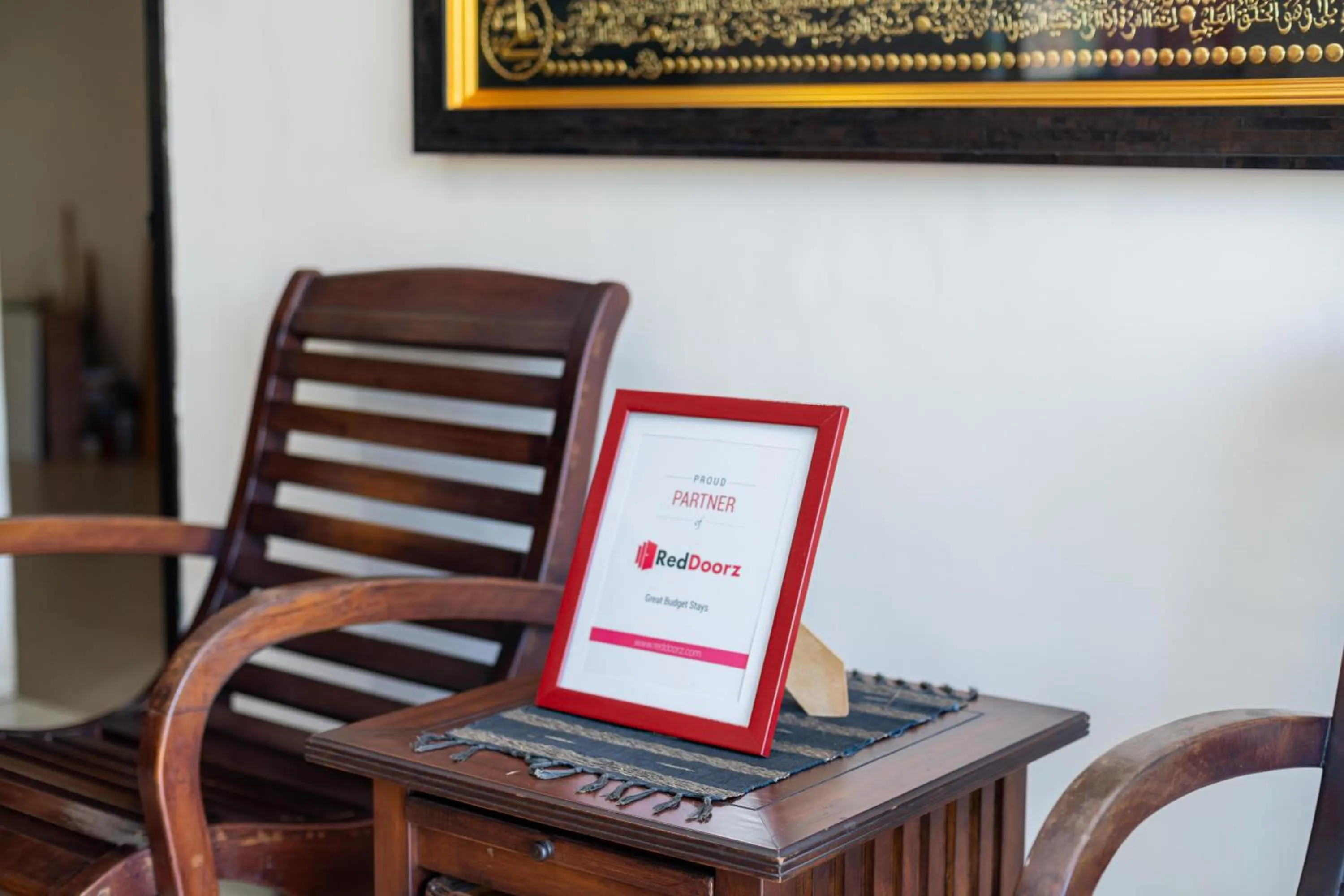 Lobby or reception in RedDoorz Syariah near Marvel City Mall 2