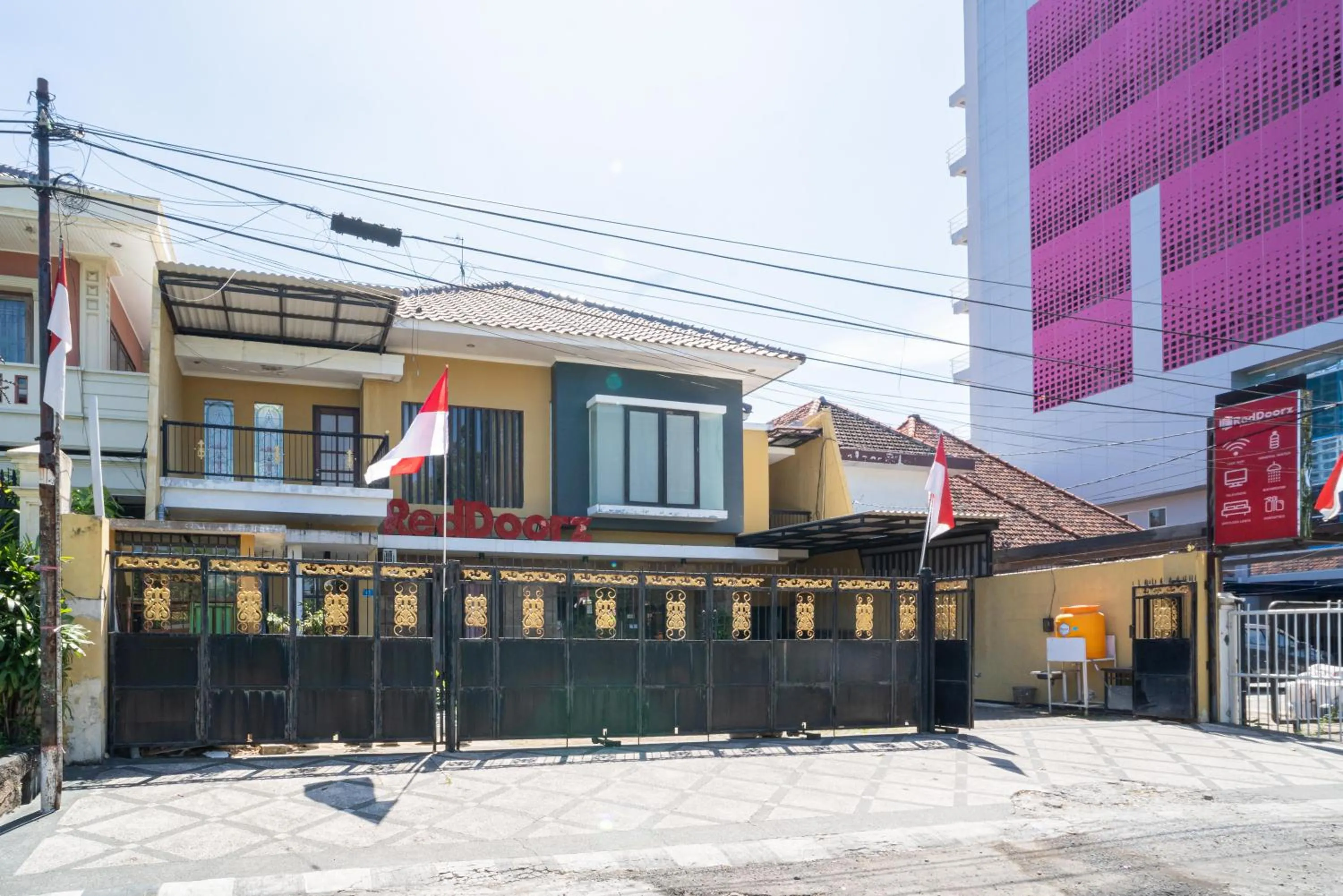 Property building in RedDoorz Syariah near Marvel City Mall 2
