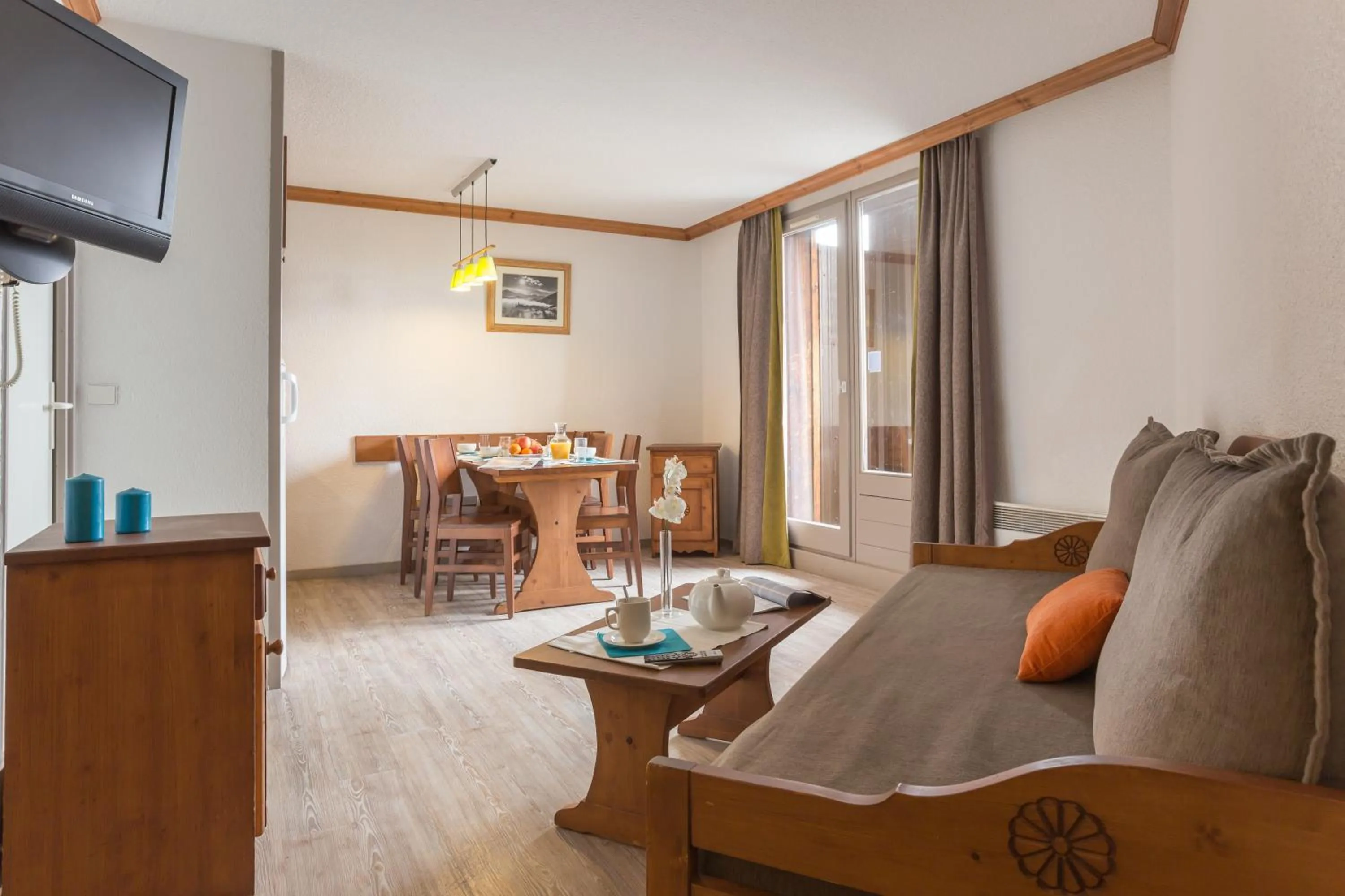 Communal lounge/ TV room in Résidence Pierre & Vacances Les Bergers