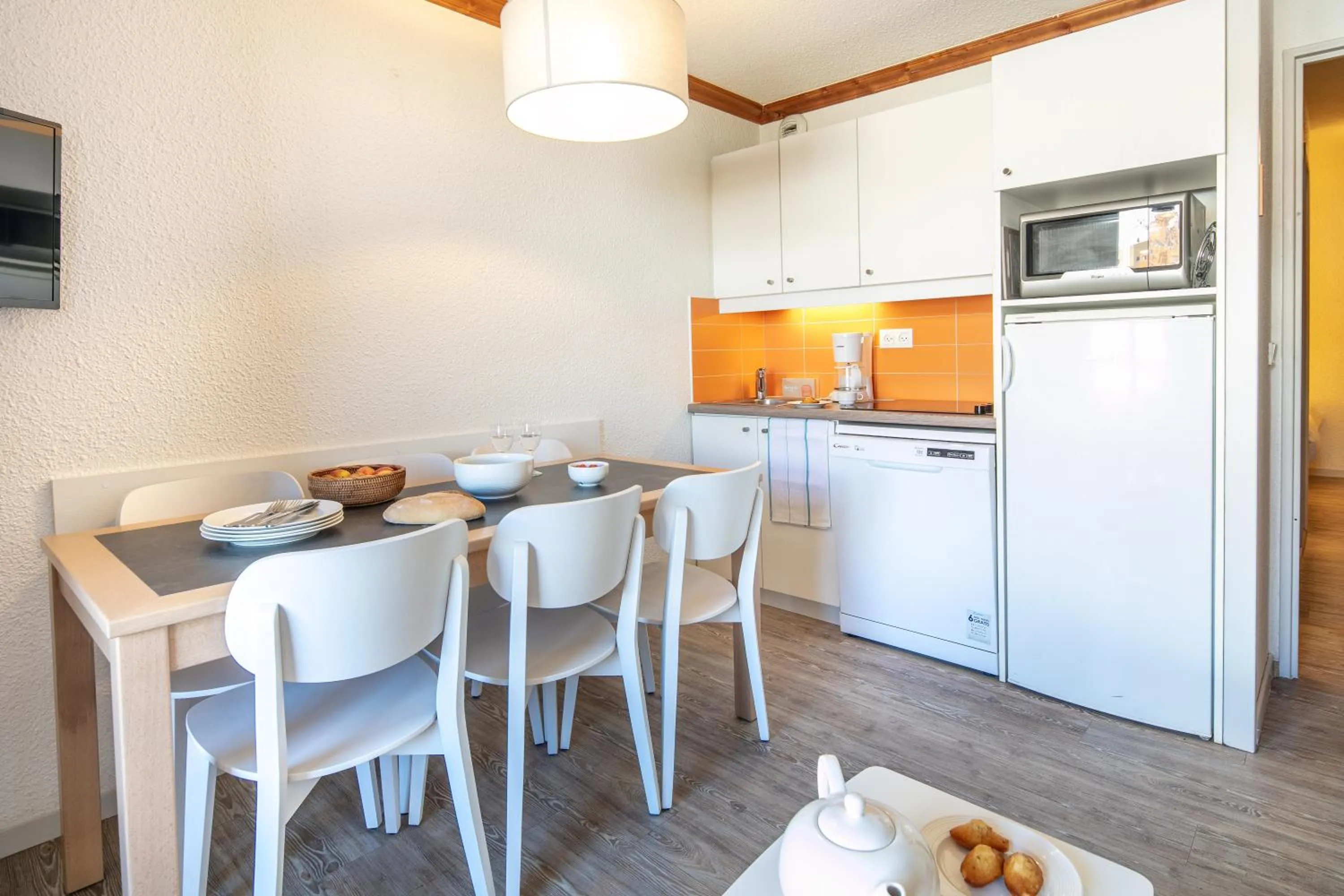 Kitchen or kitchenette in Résidence Pierre & Vacances Les Bergers