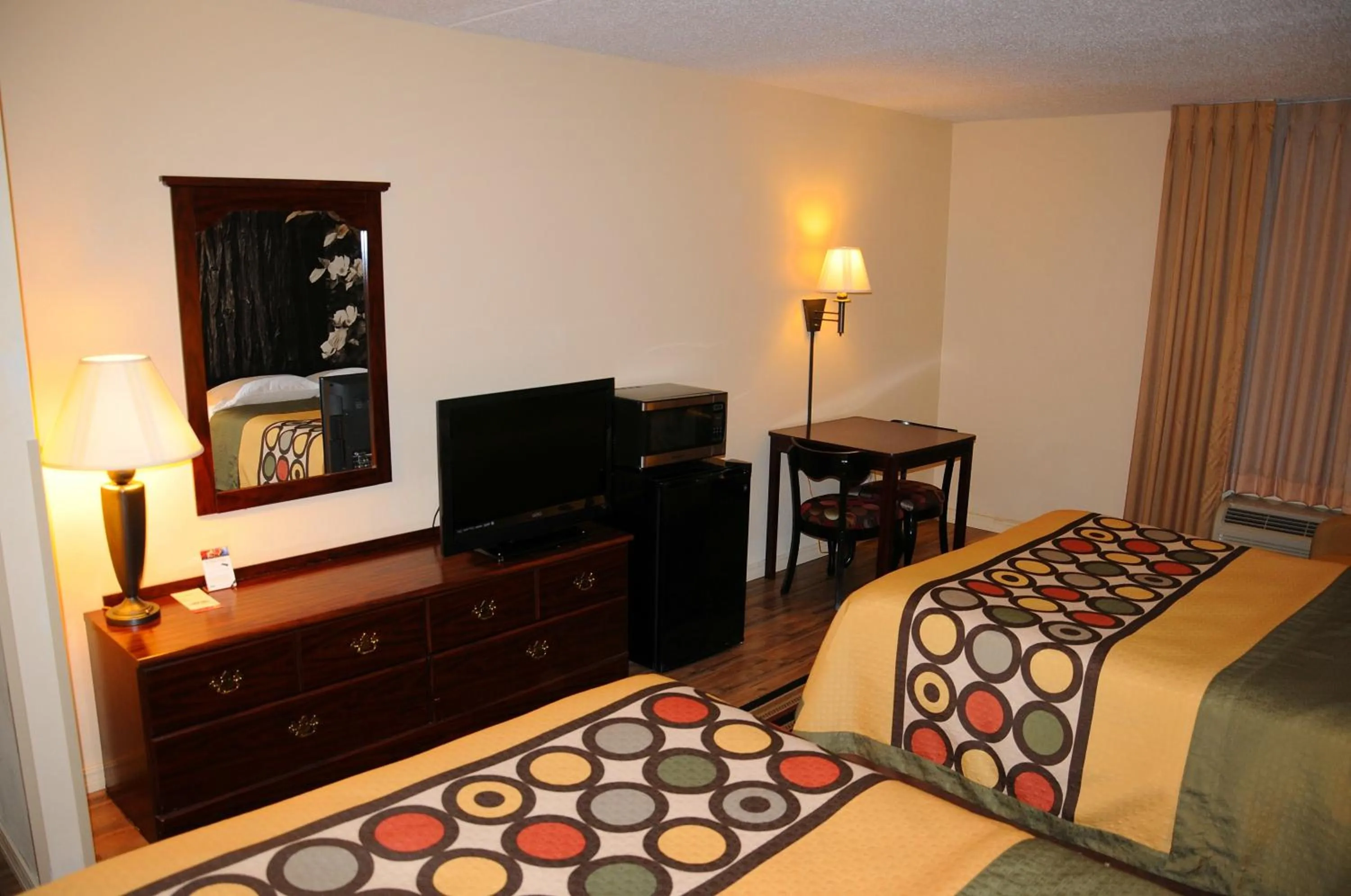 TV and multimedia, Bed in Boarders Inn and Suites by Cobblestone Lamar Missouri