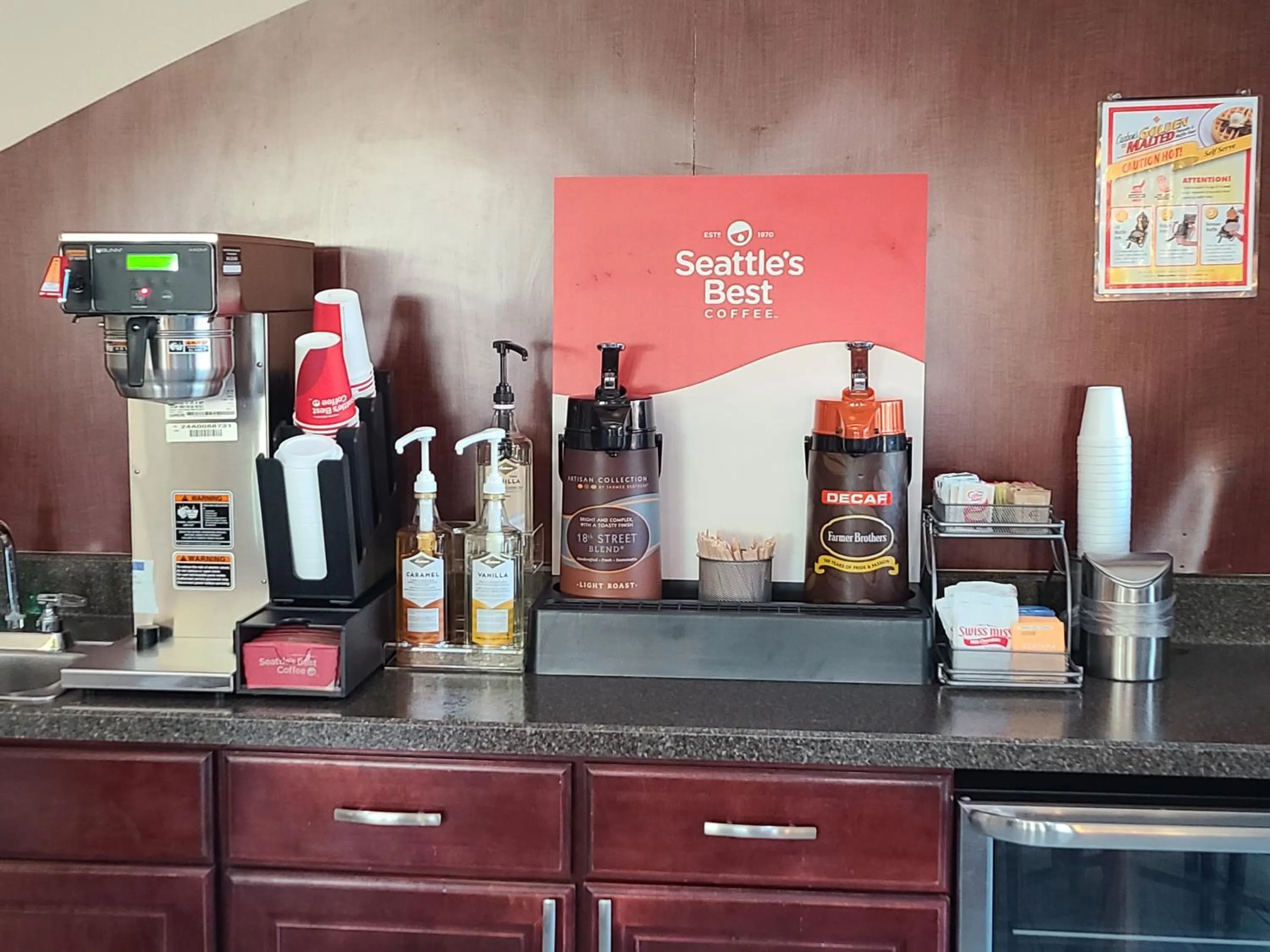 Coffee/tea facilities in Boarders Inn and Suites by Cobblestone Lamar Missouri