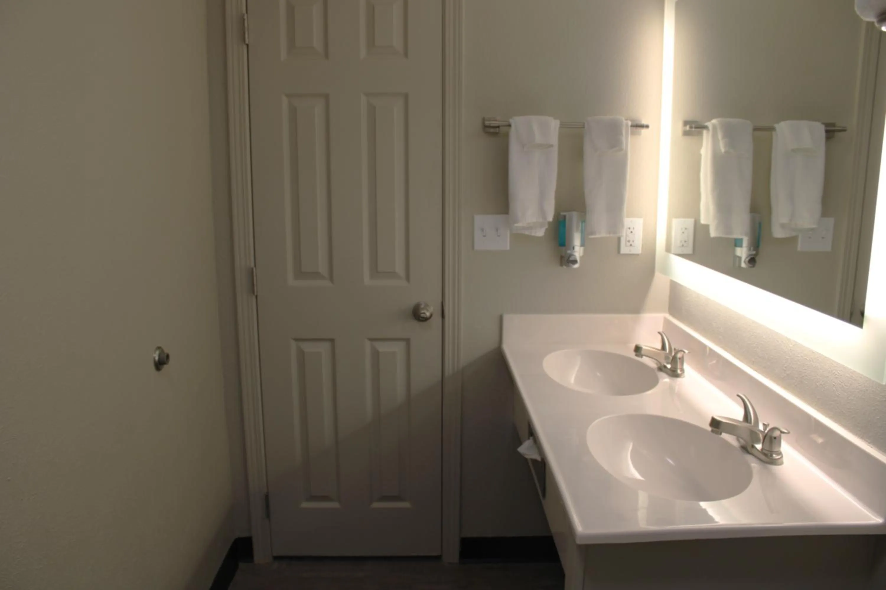 Bathroom in Boarders Inn and Suites by Cobblestone Lamar Missouri