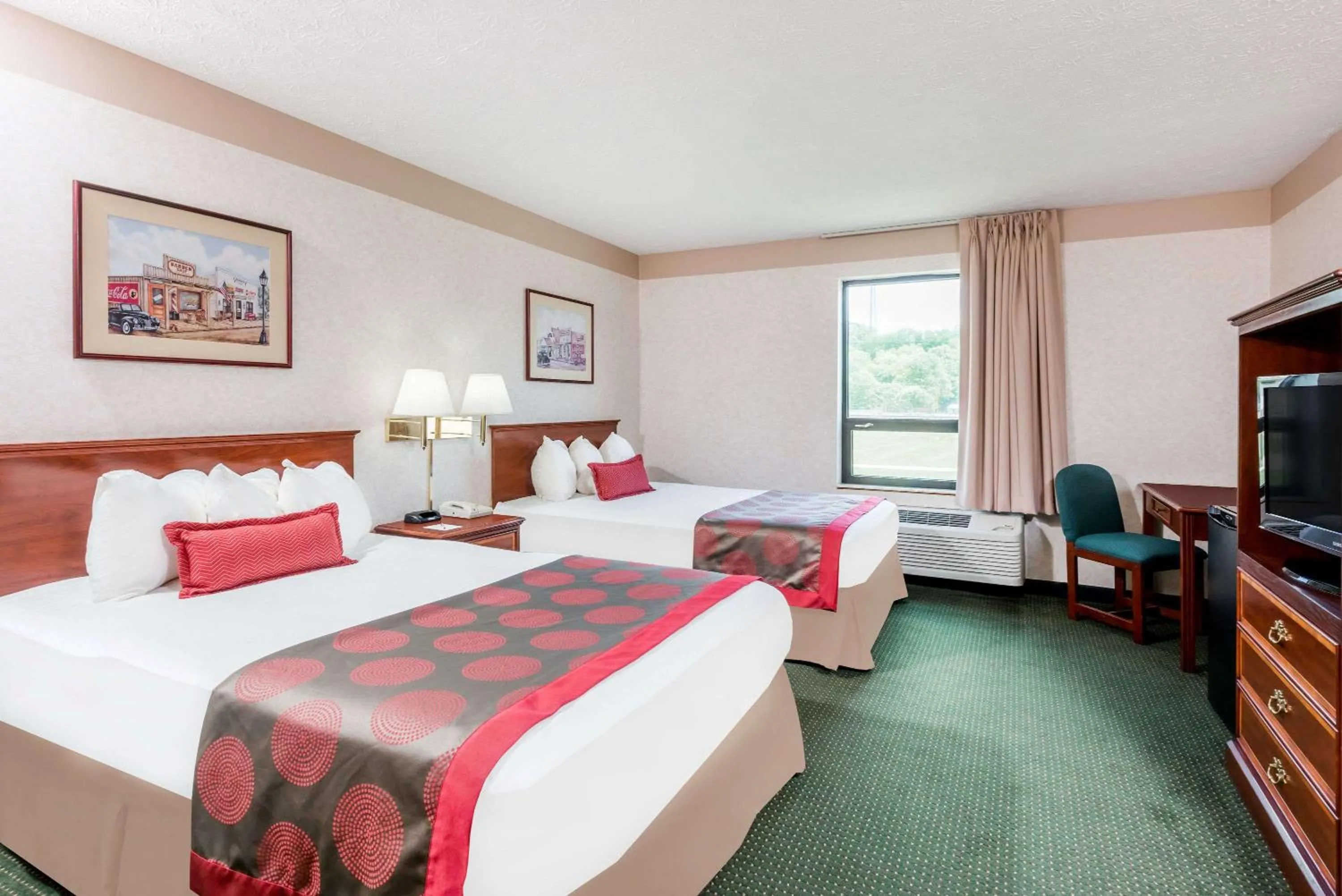 Photo of the whole room, Bed in Ramada by Wyndham Strasburg Dover