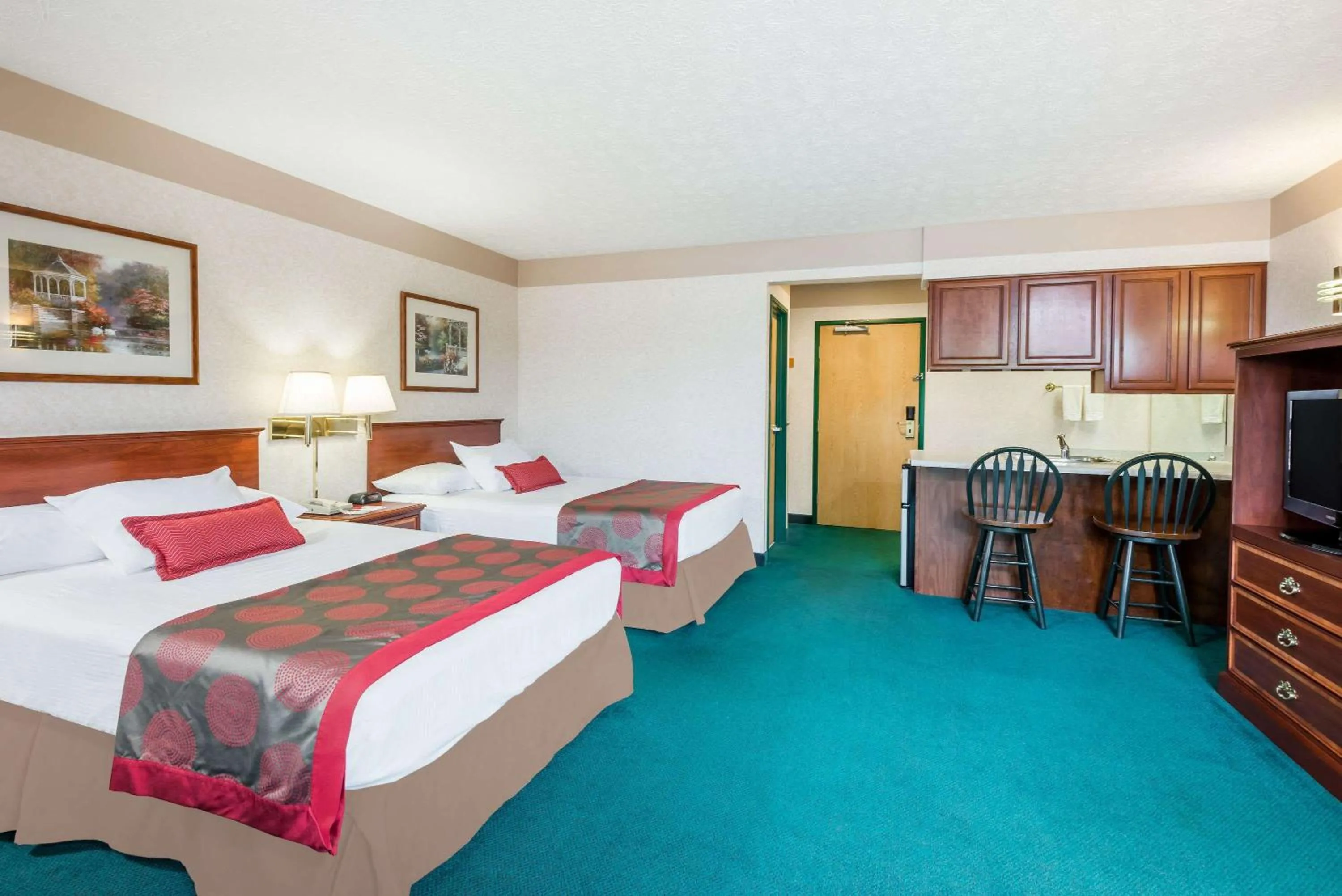 Photo of the whole room, Bed in Ramada by Wyndham Strasburg Dover