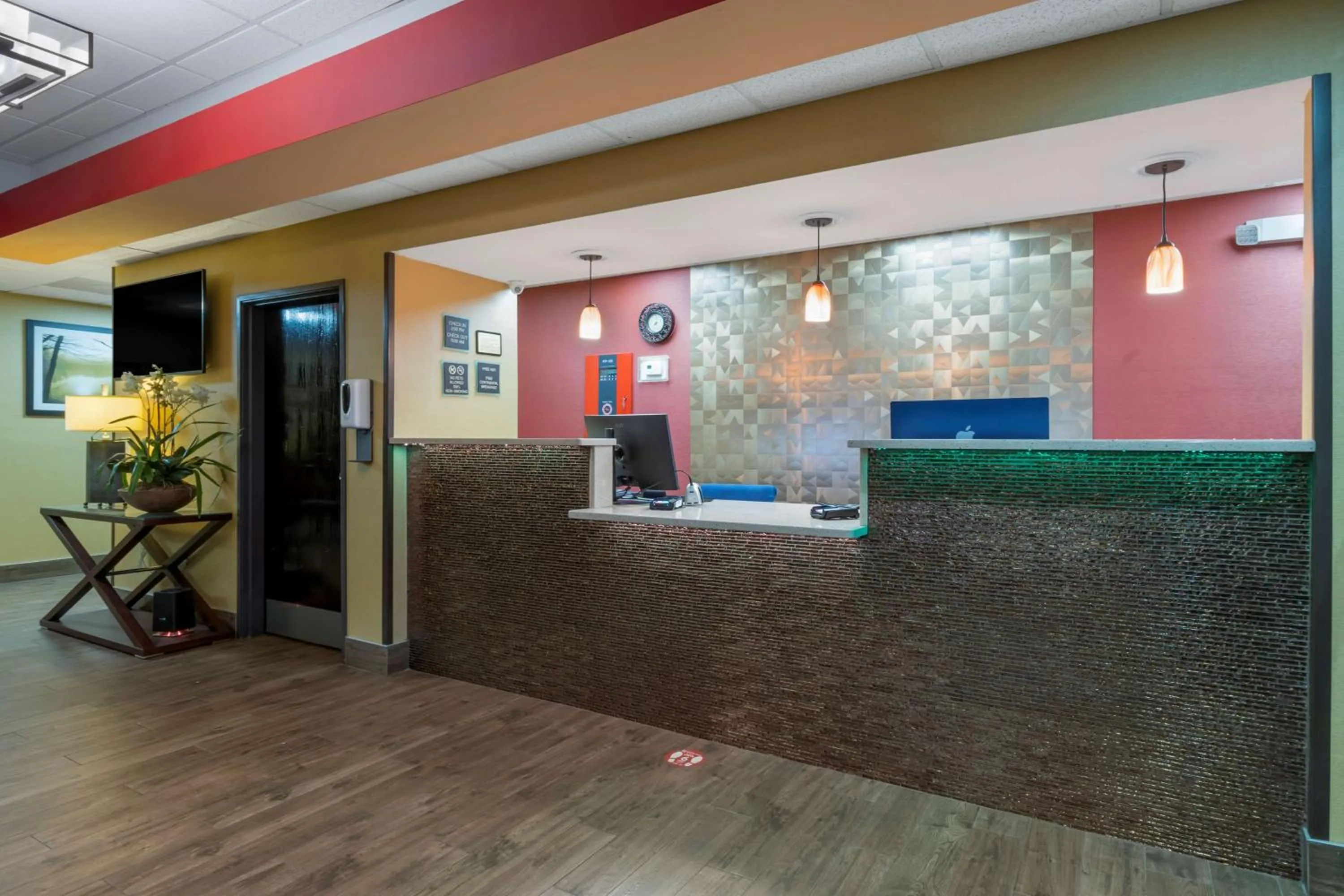 Lobby or reception in Best Western Seneca-Clemson