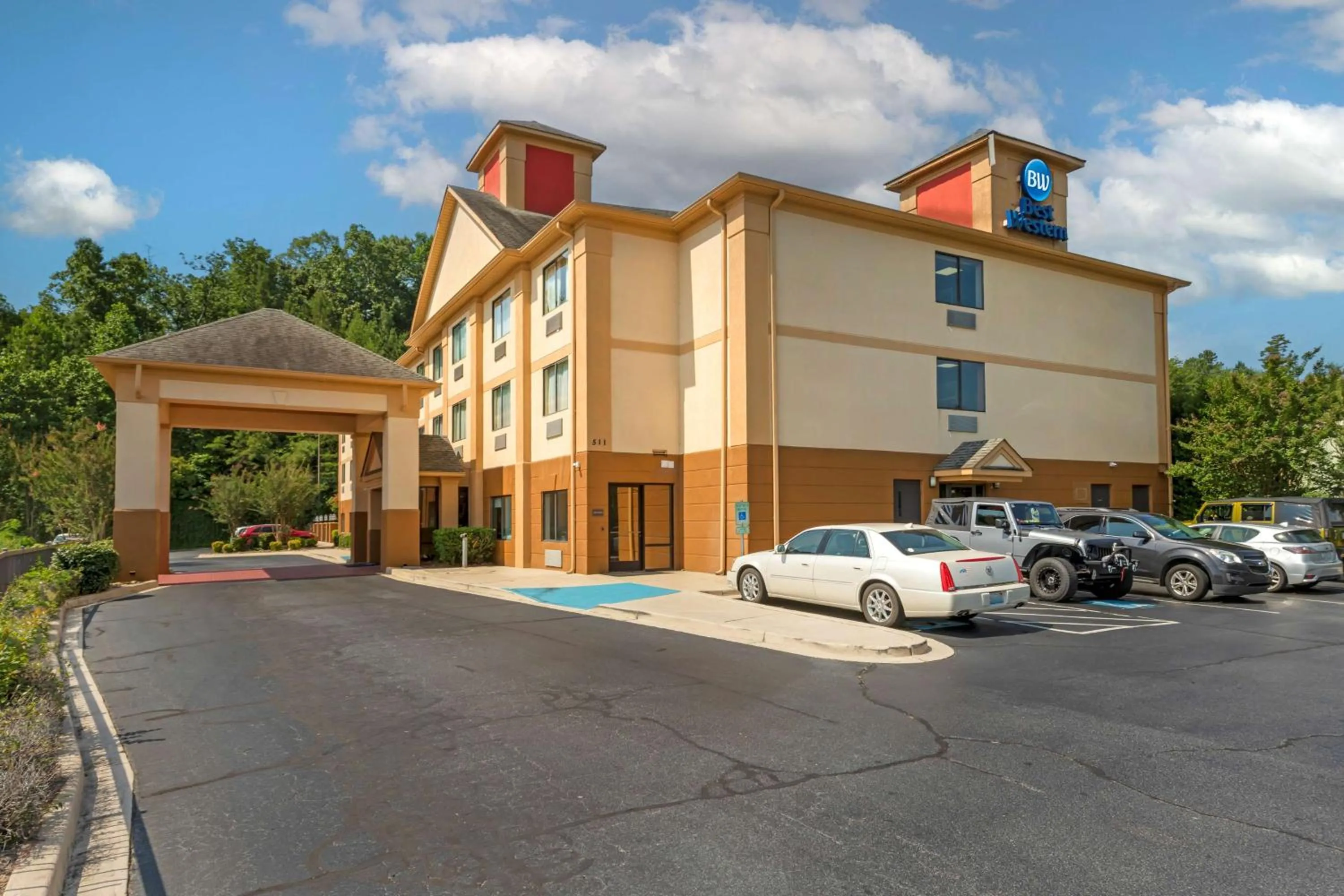 Property building in Best Western Seneca-Clemson