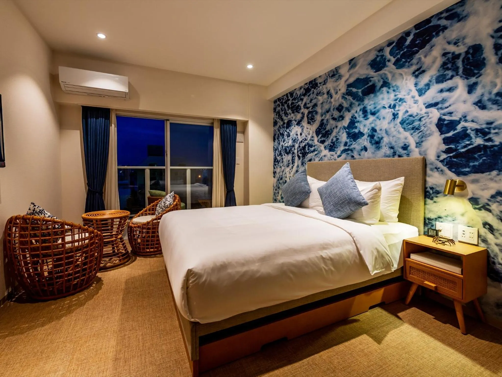 Photo of the whole room, Bed in The Moana
