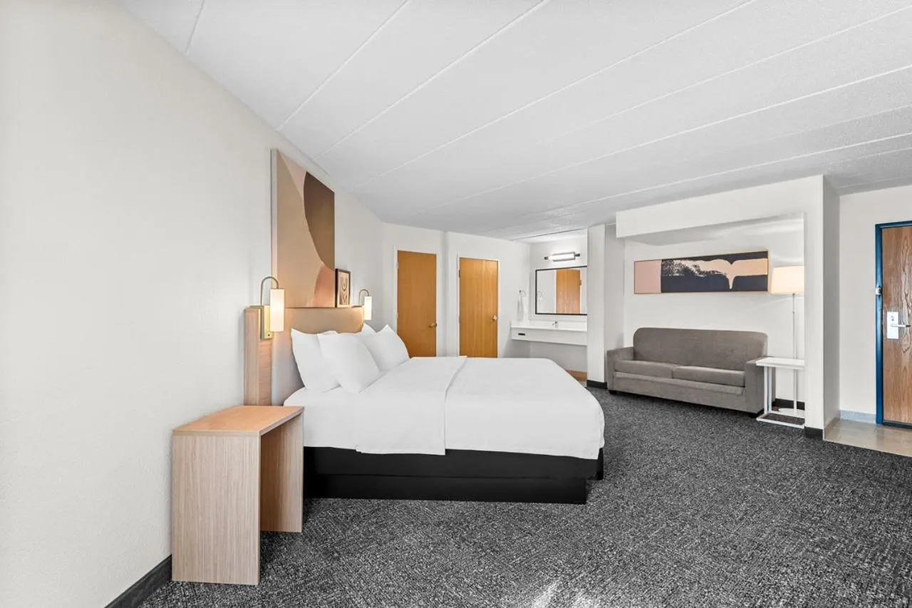 Bed in Spark by Hilton Cedar Falls