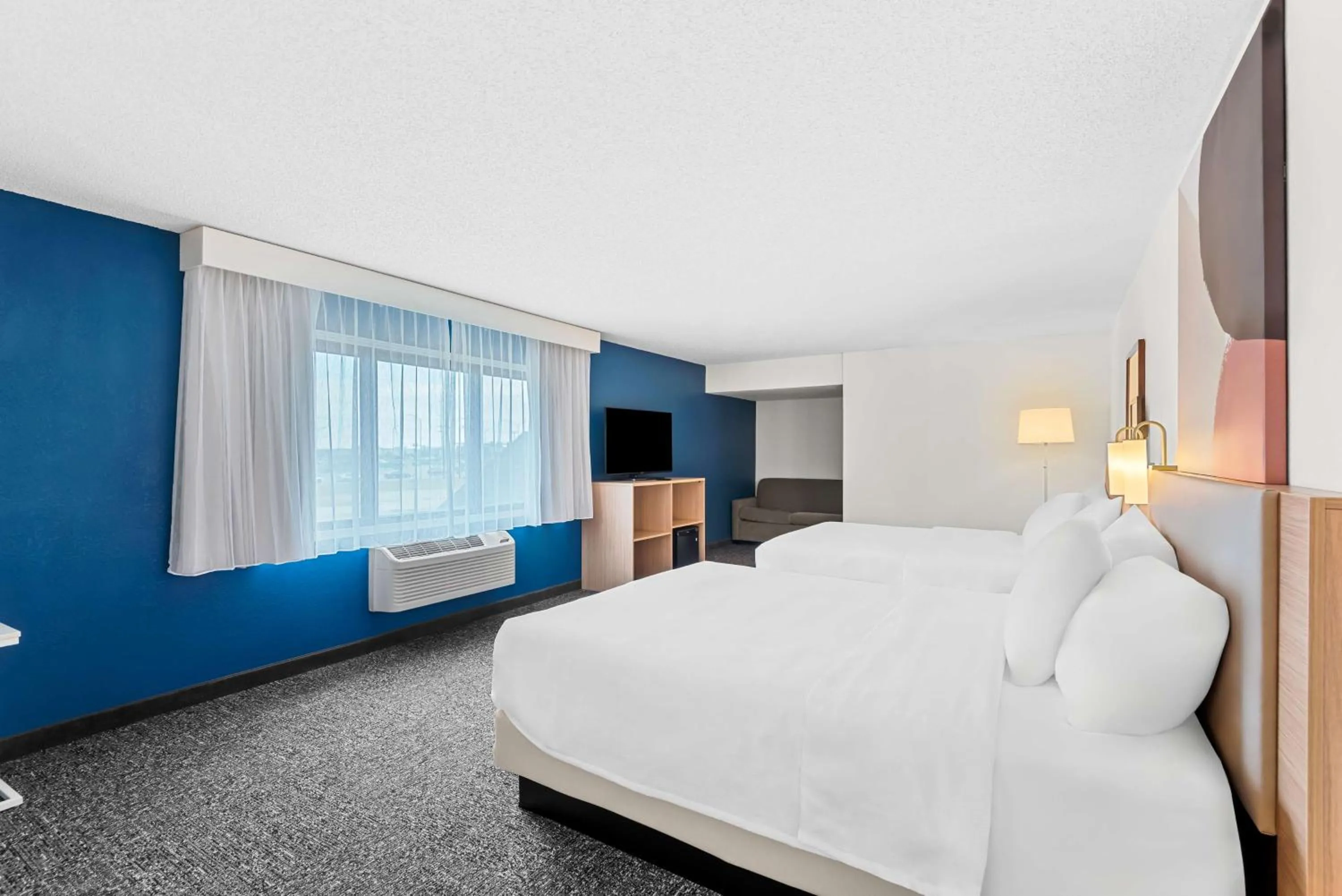 Living room, Bed in Spark by Hilton Cedar Falls