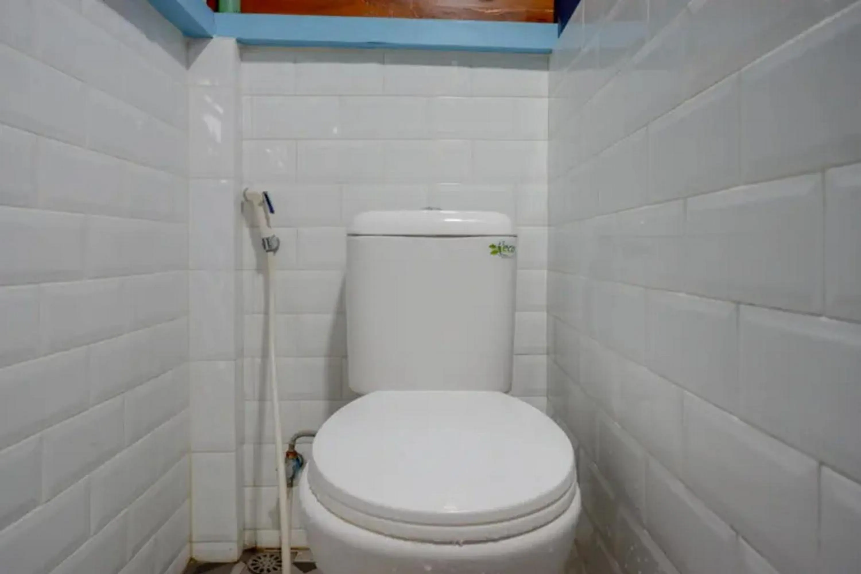 Bathroom in RedDoorz near UMY Yogyakarta 3