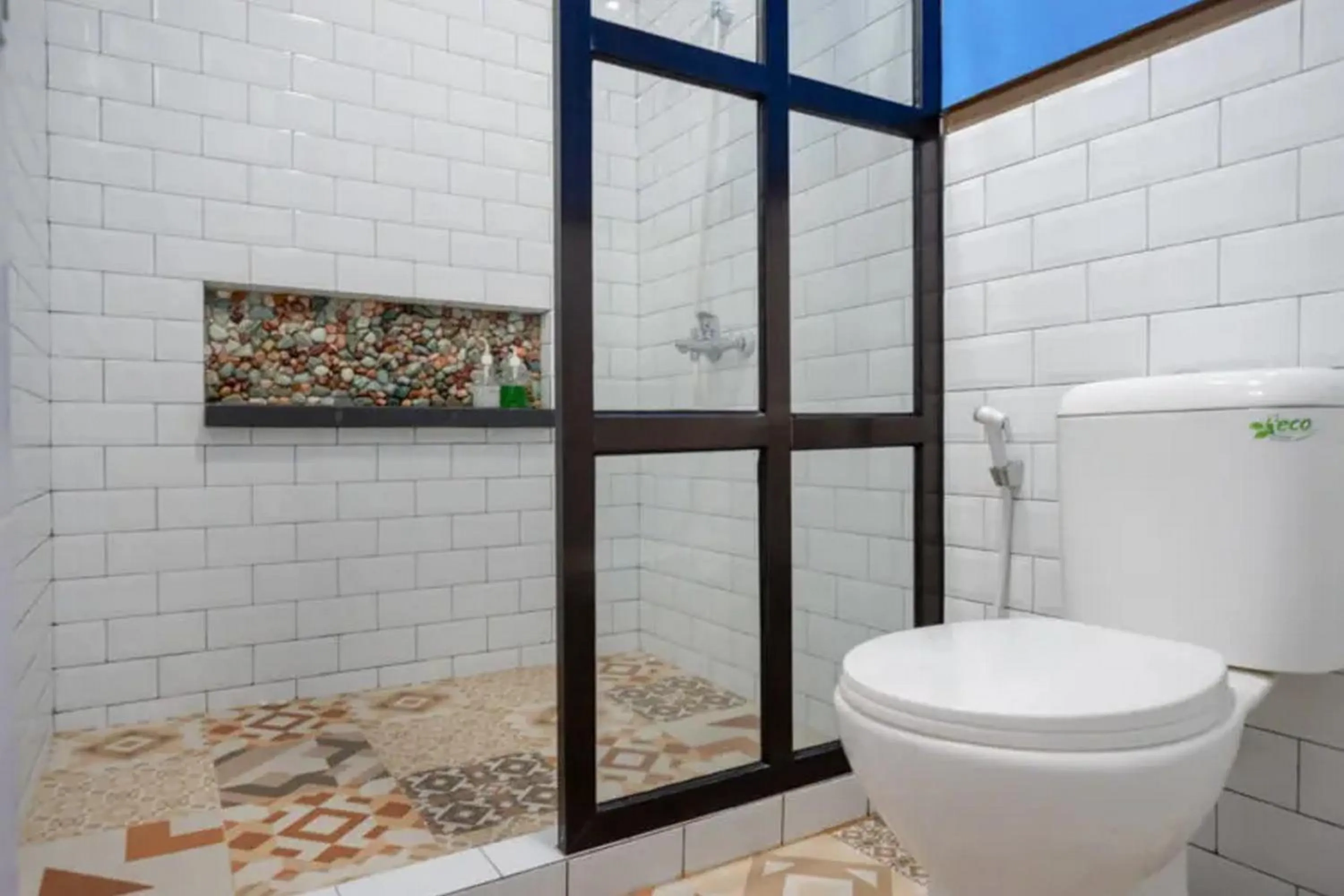 Bathroom in RedDoorz near UMY Yogyakarta 3