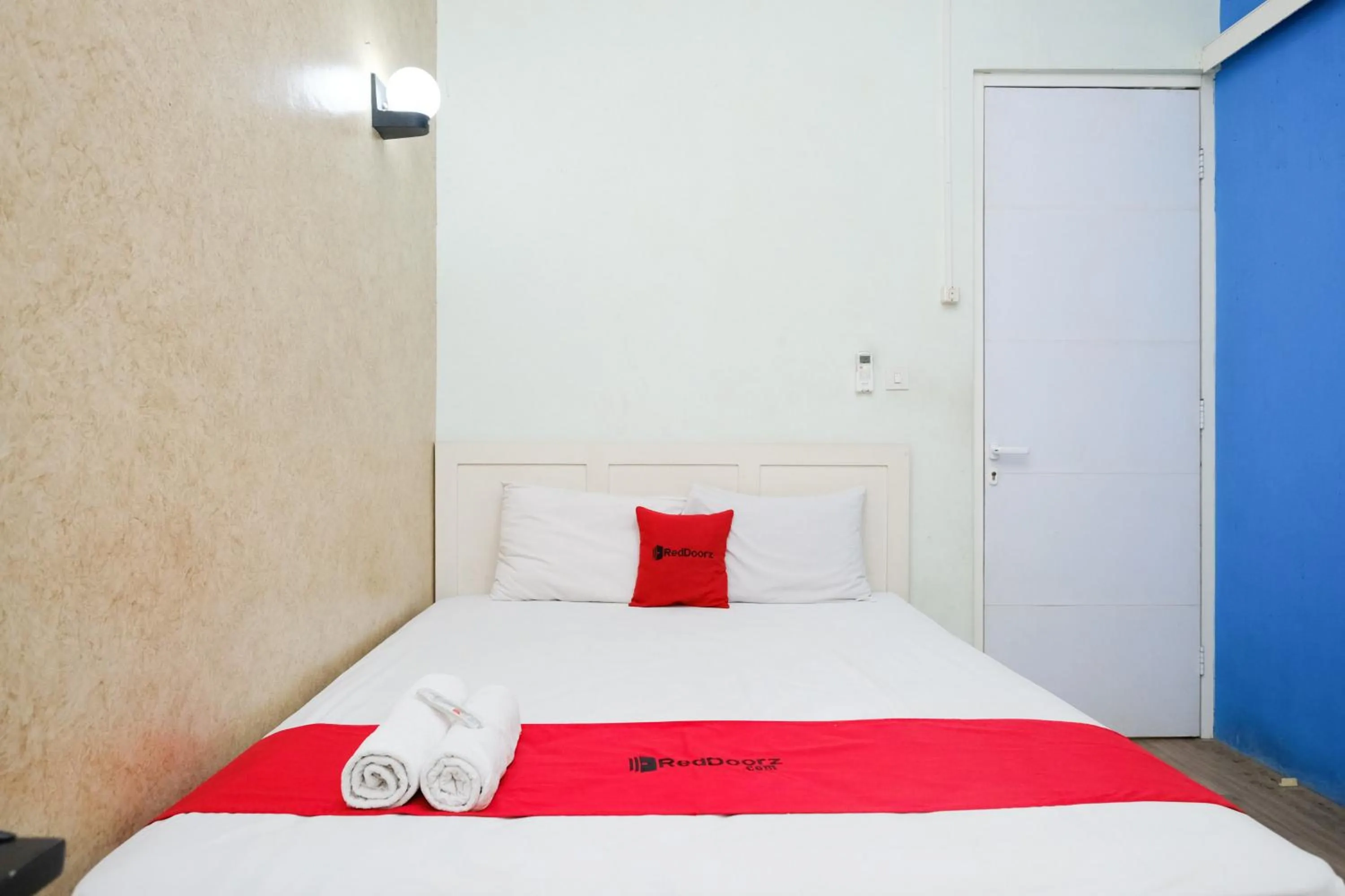 Bedroom, Bed in RedDoorz near UMY Yogyakarta 3