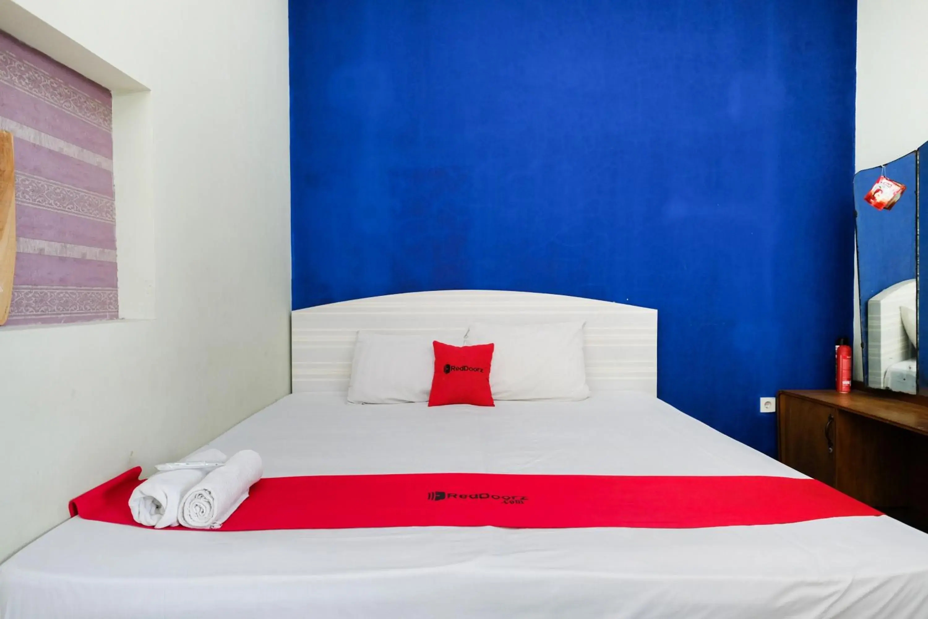 Deluxe Double Room in RedDoorz near UMY Yogyakarta 3 Deluxe Double Room in RedDoorz near UMY Yogyakarta 3