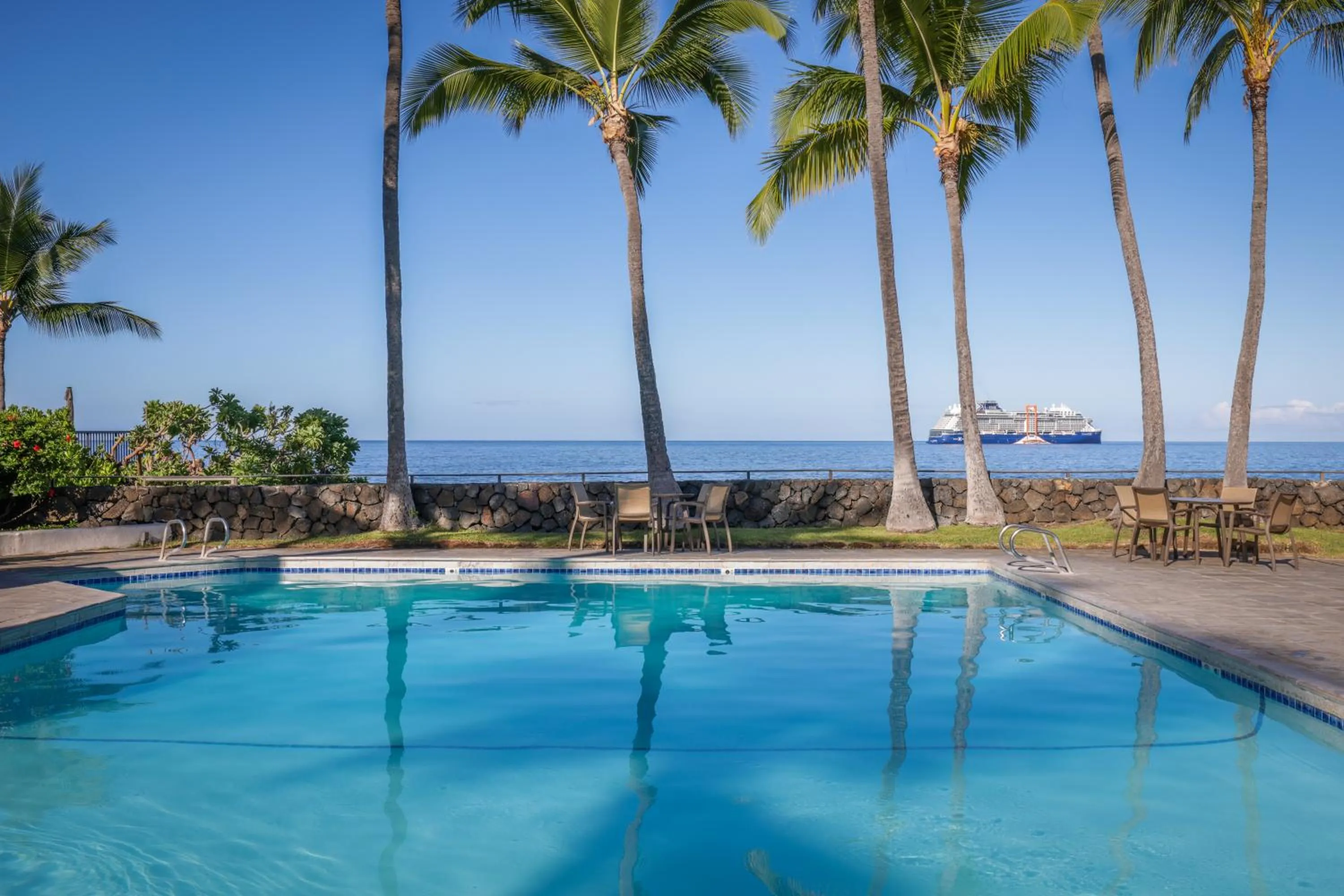 Pool view in Royal Sea Cliff Kona by OUTRIGGER