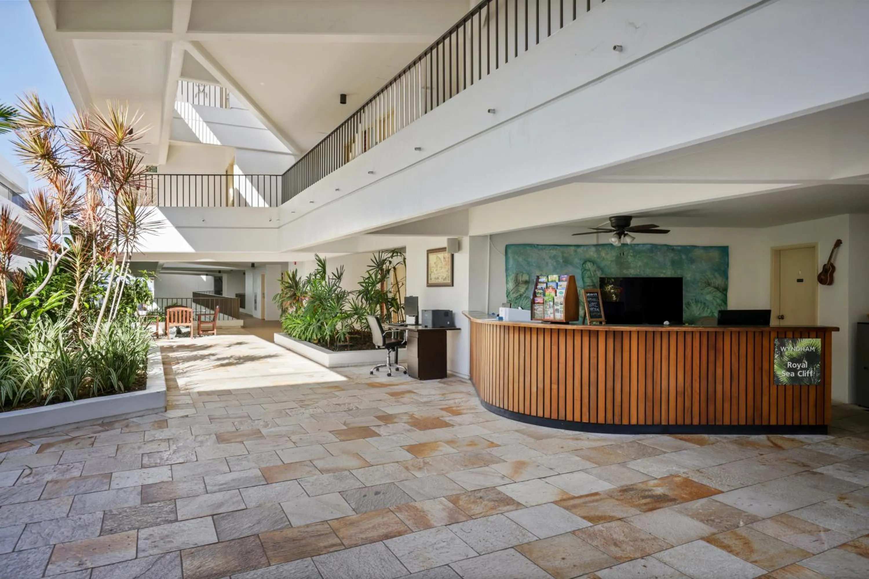 Lobby or reception in Royal Sea Cliff Kona by OUTRIGGER