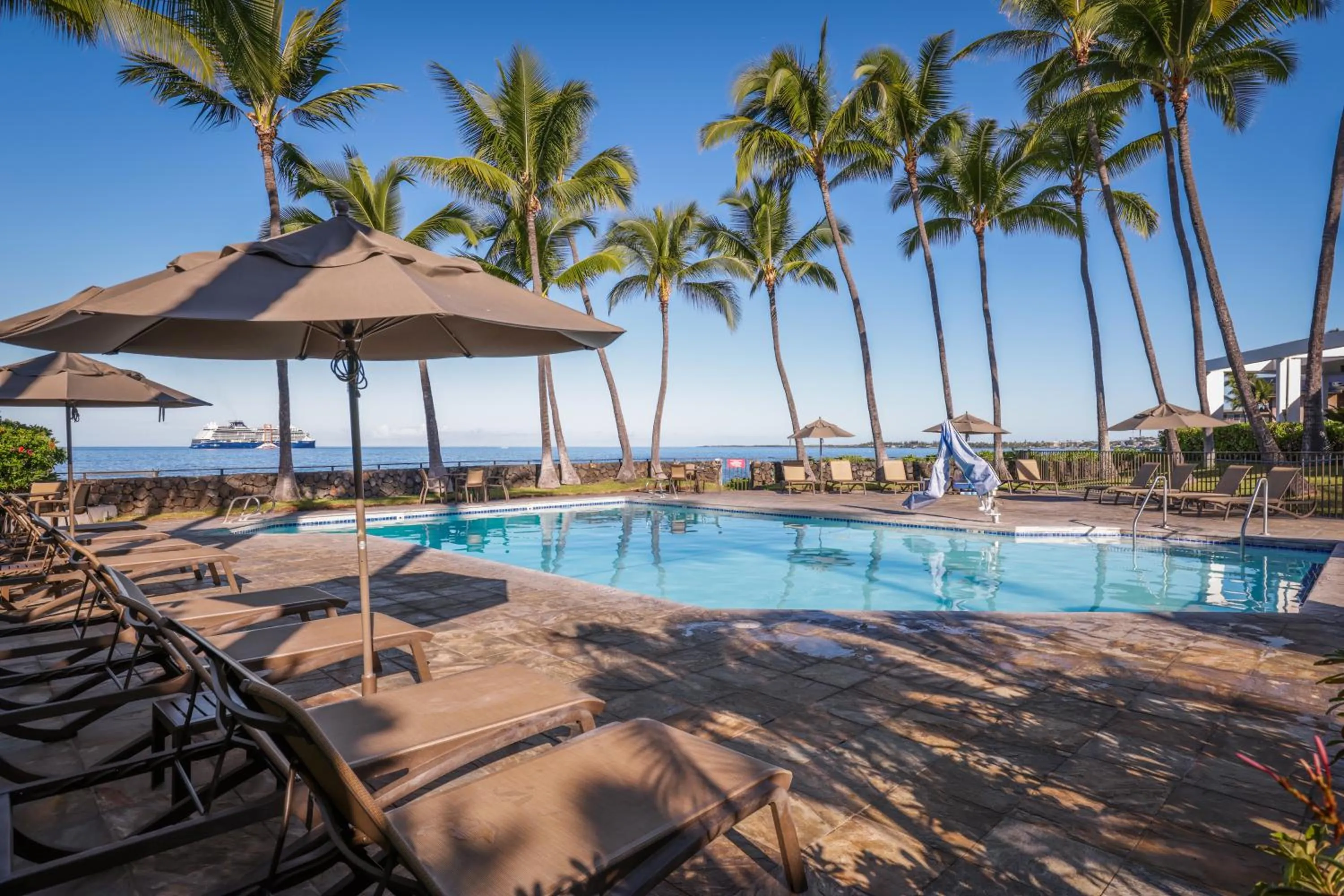 Pool view in Royal Sea Cliff Kona by OUTRIGGER