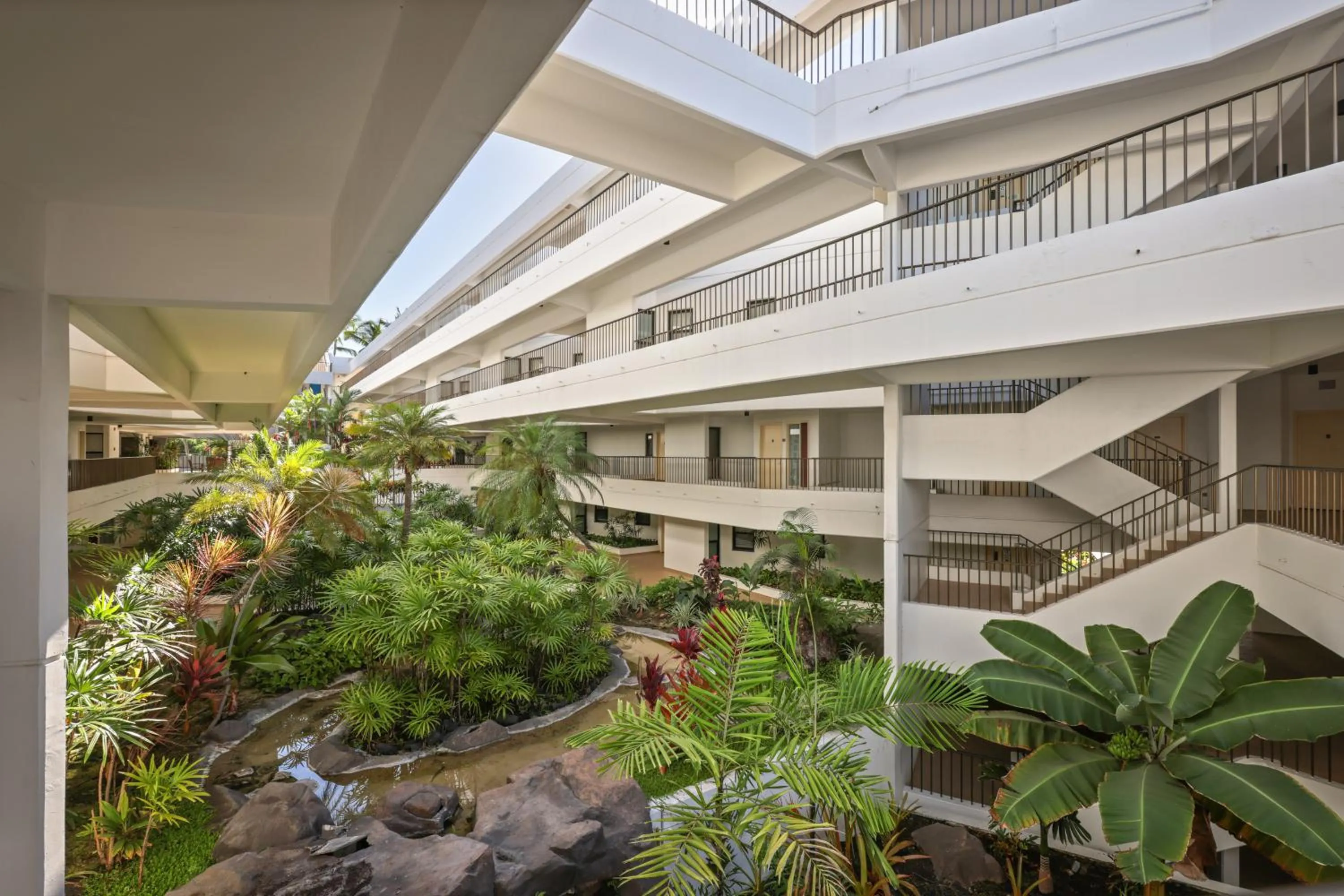 Garden view in Royal Sea Cliff Kona by OUTRIGGER