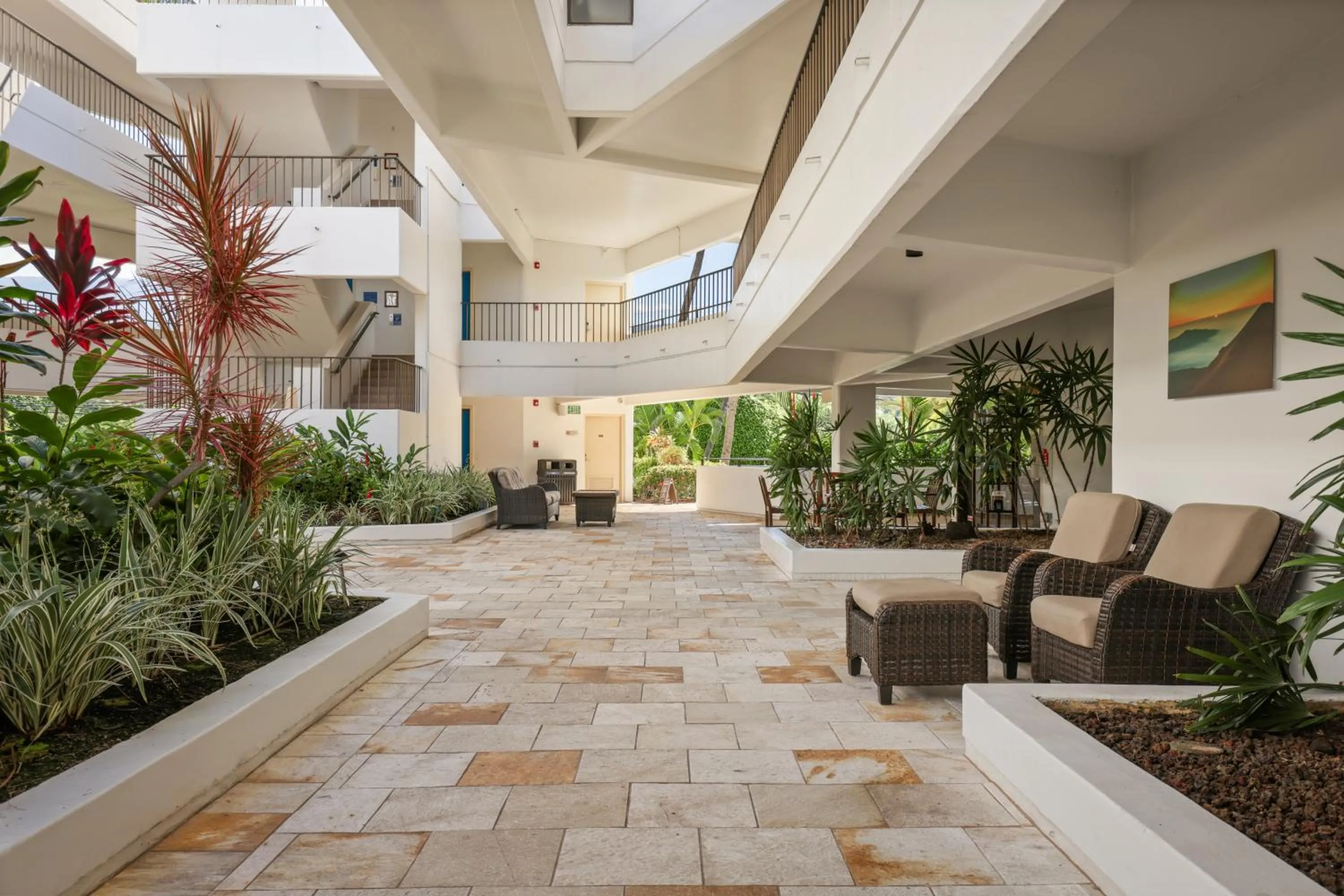 Lobby or reception in Royal Sea Cliff Kona by OUTRIGGER