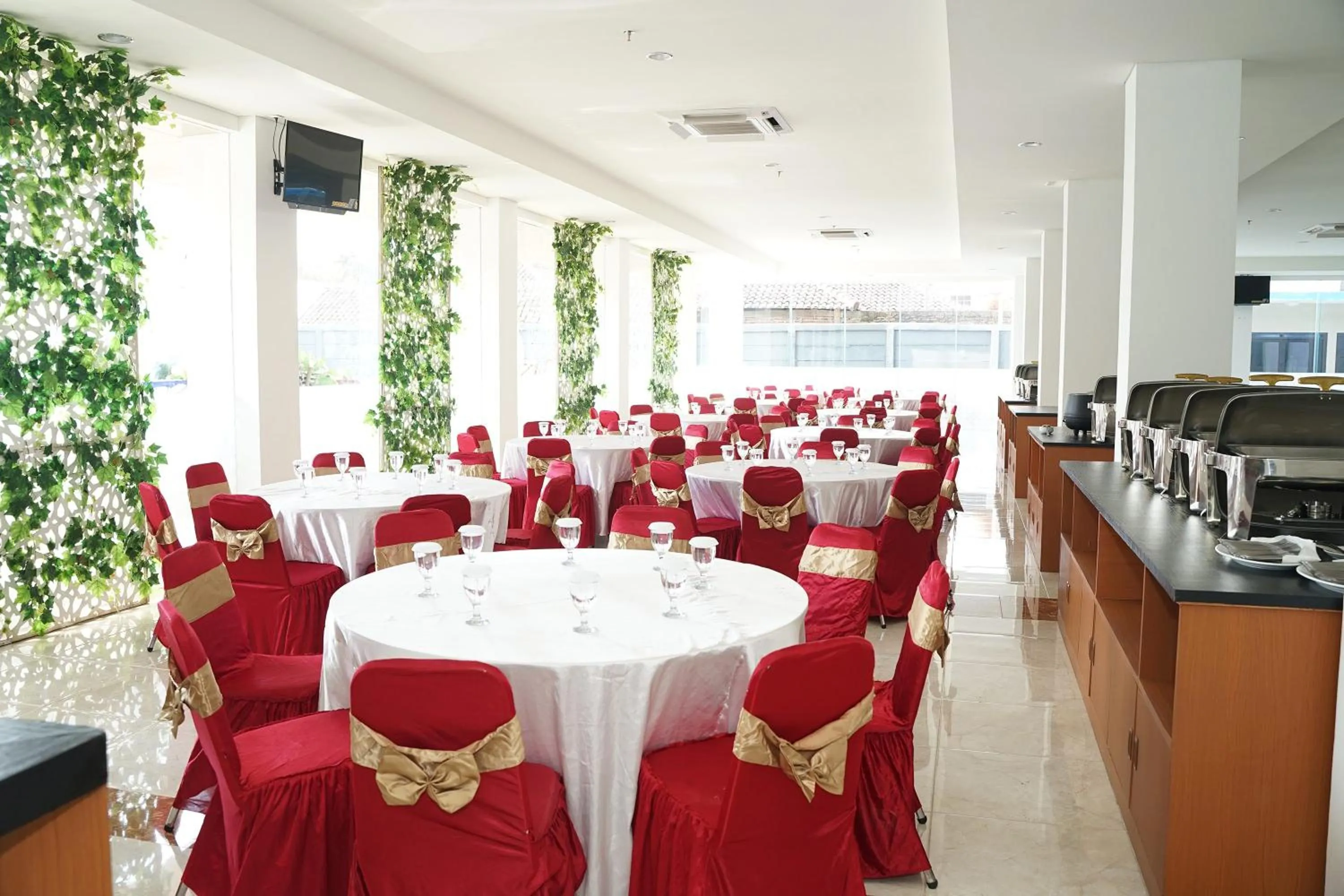 Restaurant/places to eat in Hotel Nalendra Plaza Subang