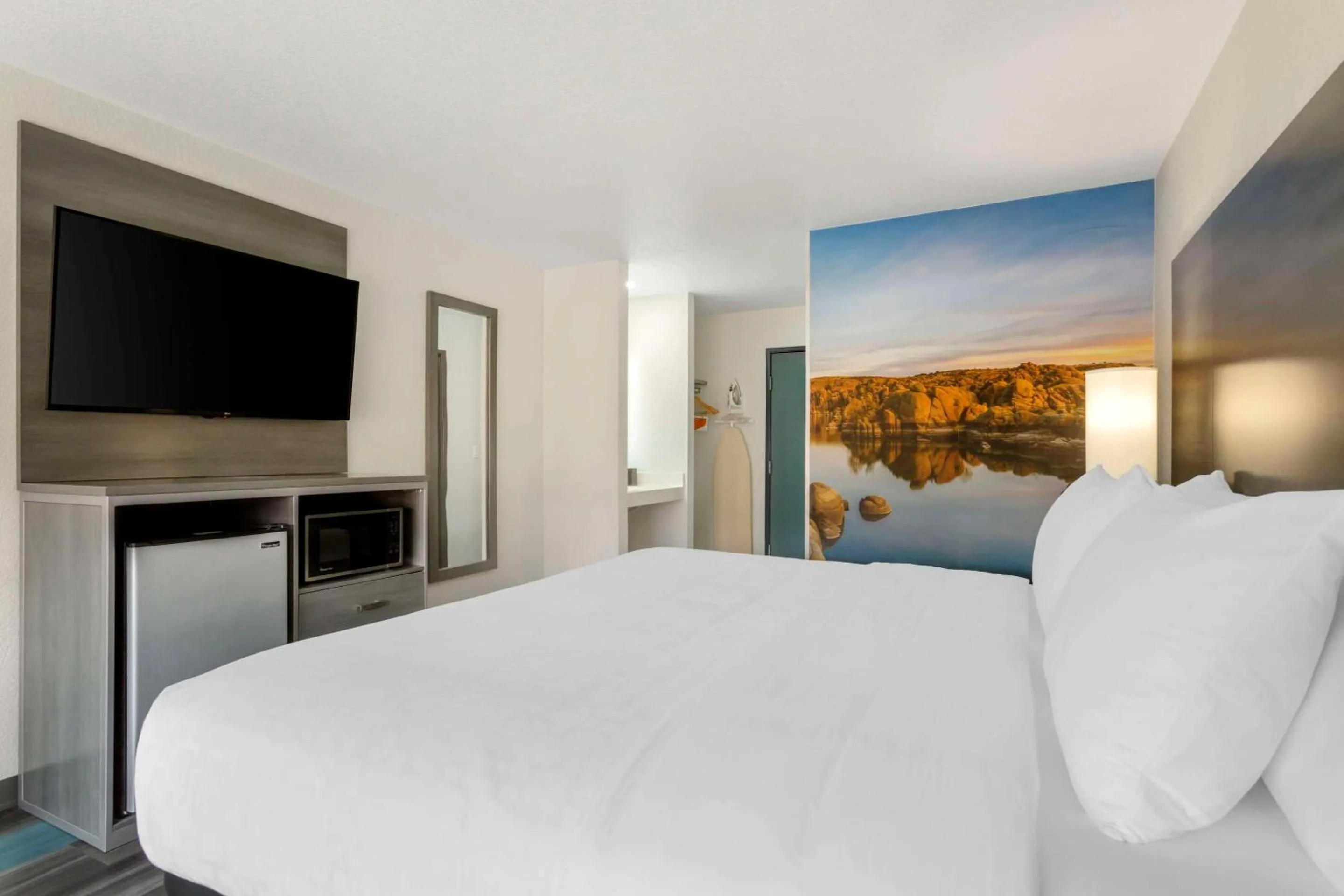 Bedroom, Bed in Clarion Pointe Prescott Valley