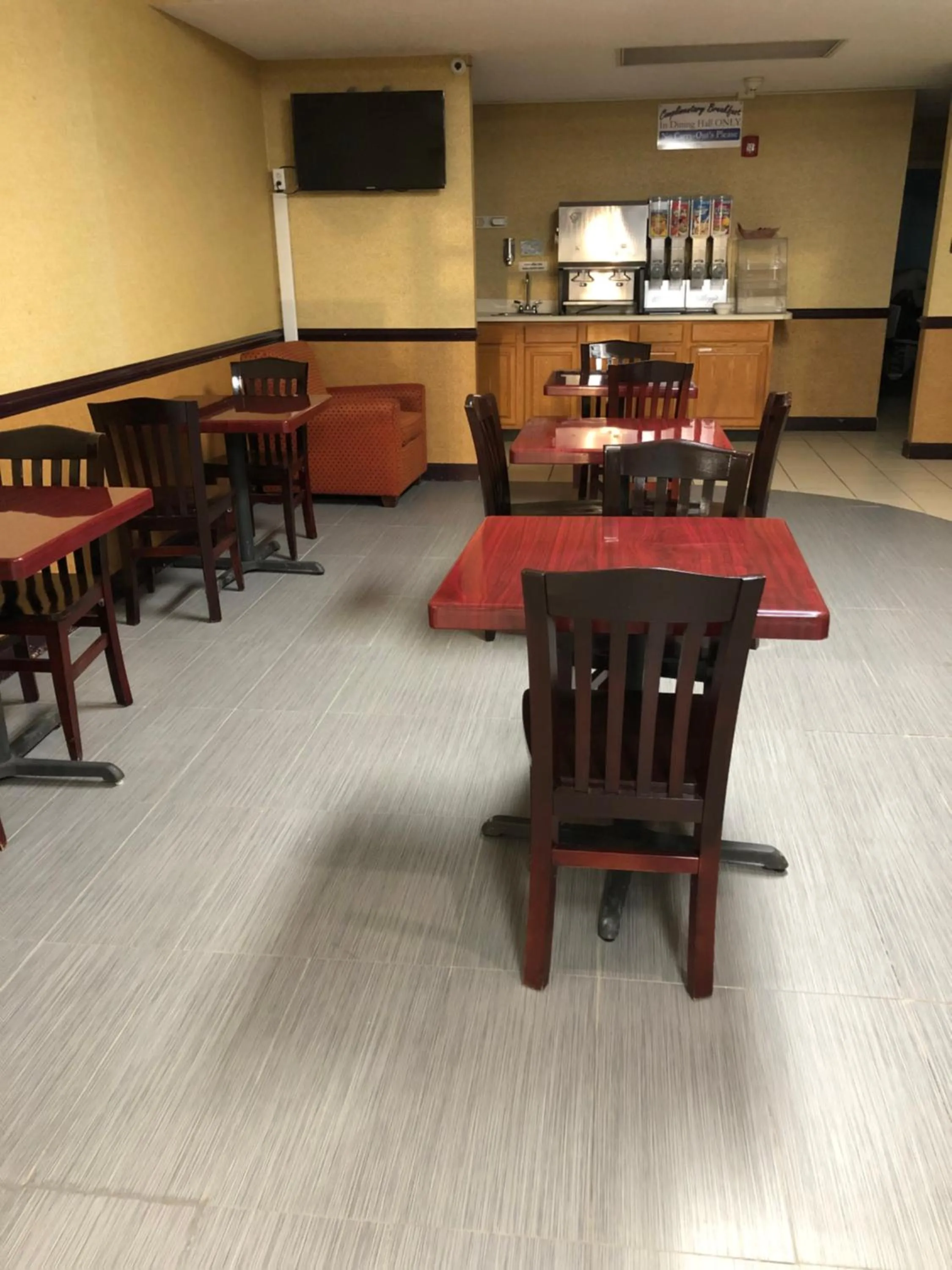 Breakfast in Howard Johnson by Wyndham Perry GA