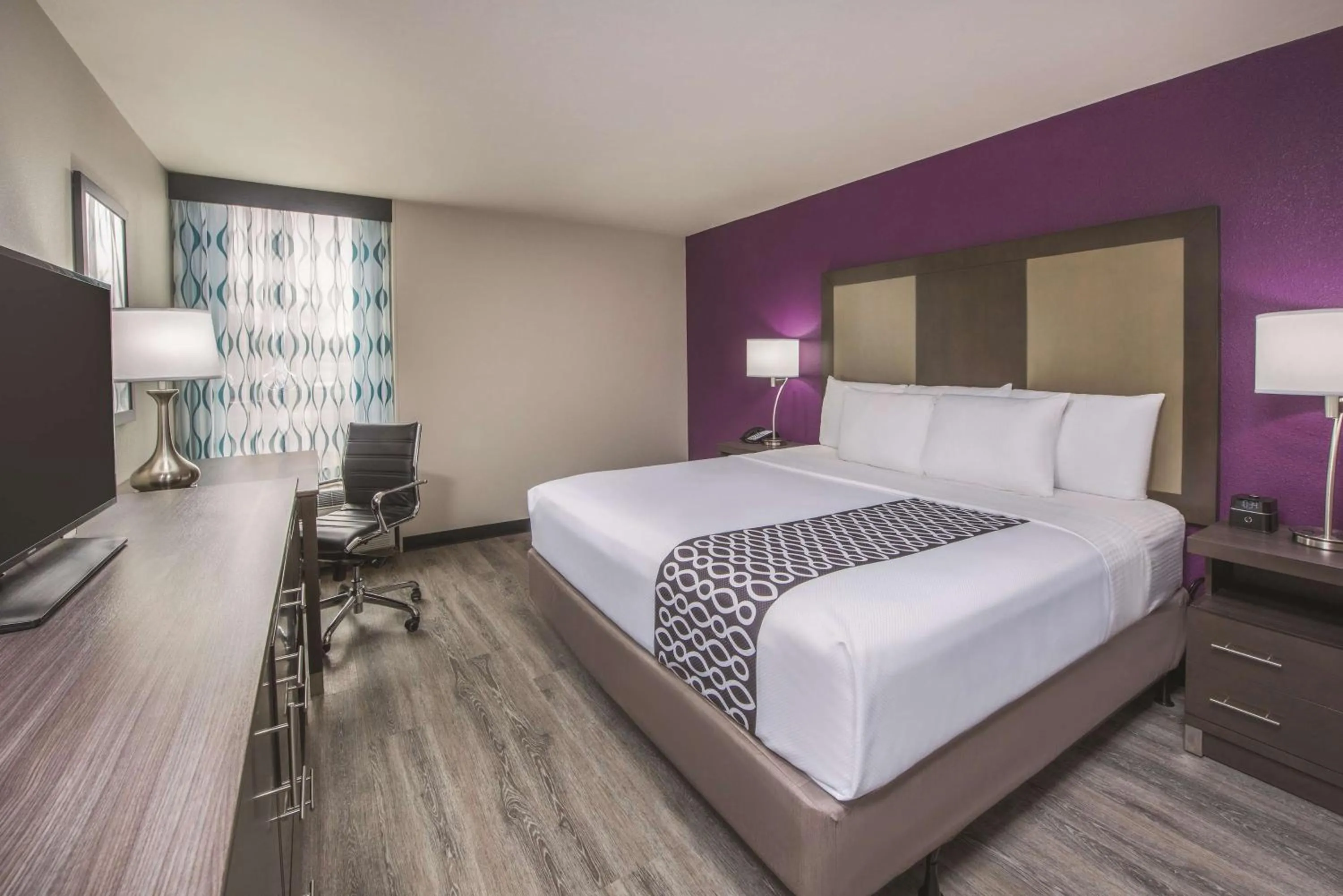 Photo of the whole room, Bed in La Quinta by Wyndham Festus - St. Louis South