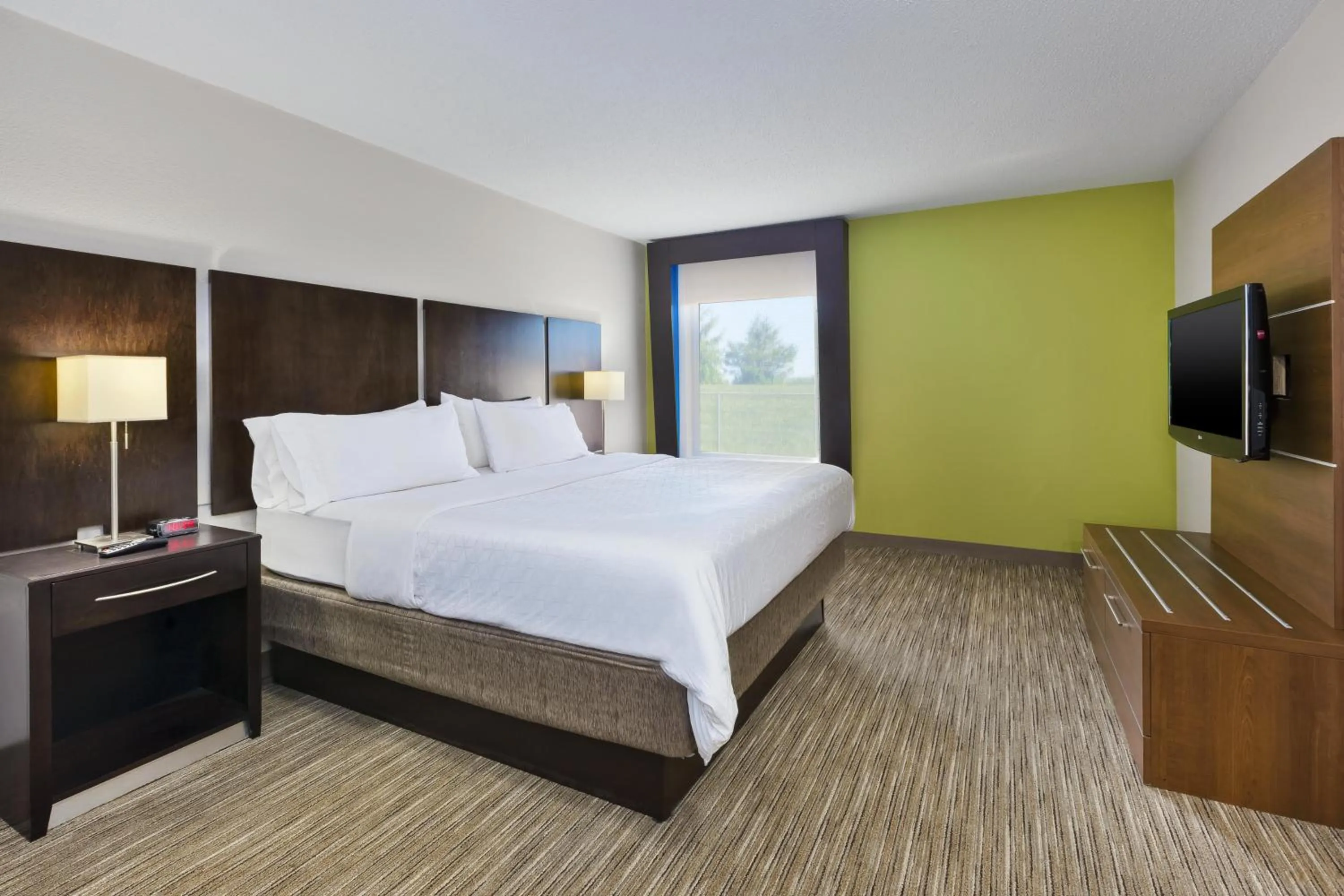 Photo of the whole room, Bed in Holiday Inn Express Chillicothe East by IHG
