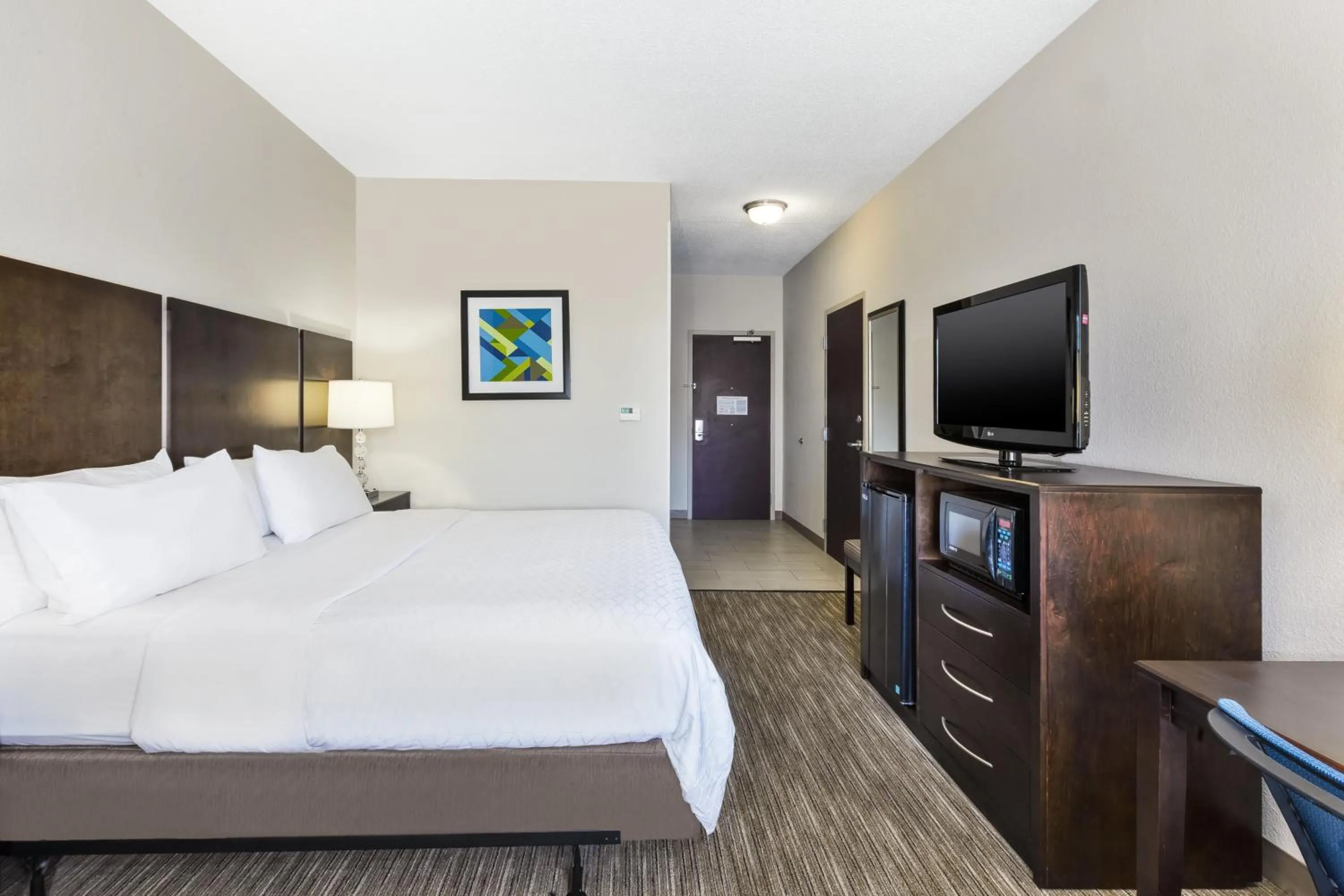 Photo of the whole room, Bed in Holiday Inn Express Chillicothe East by IHG