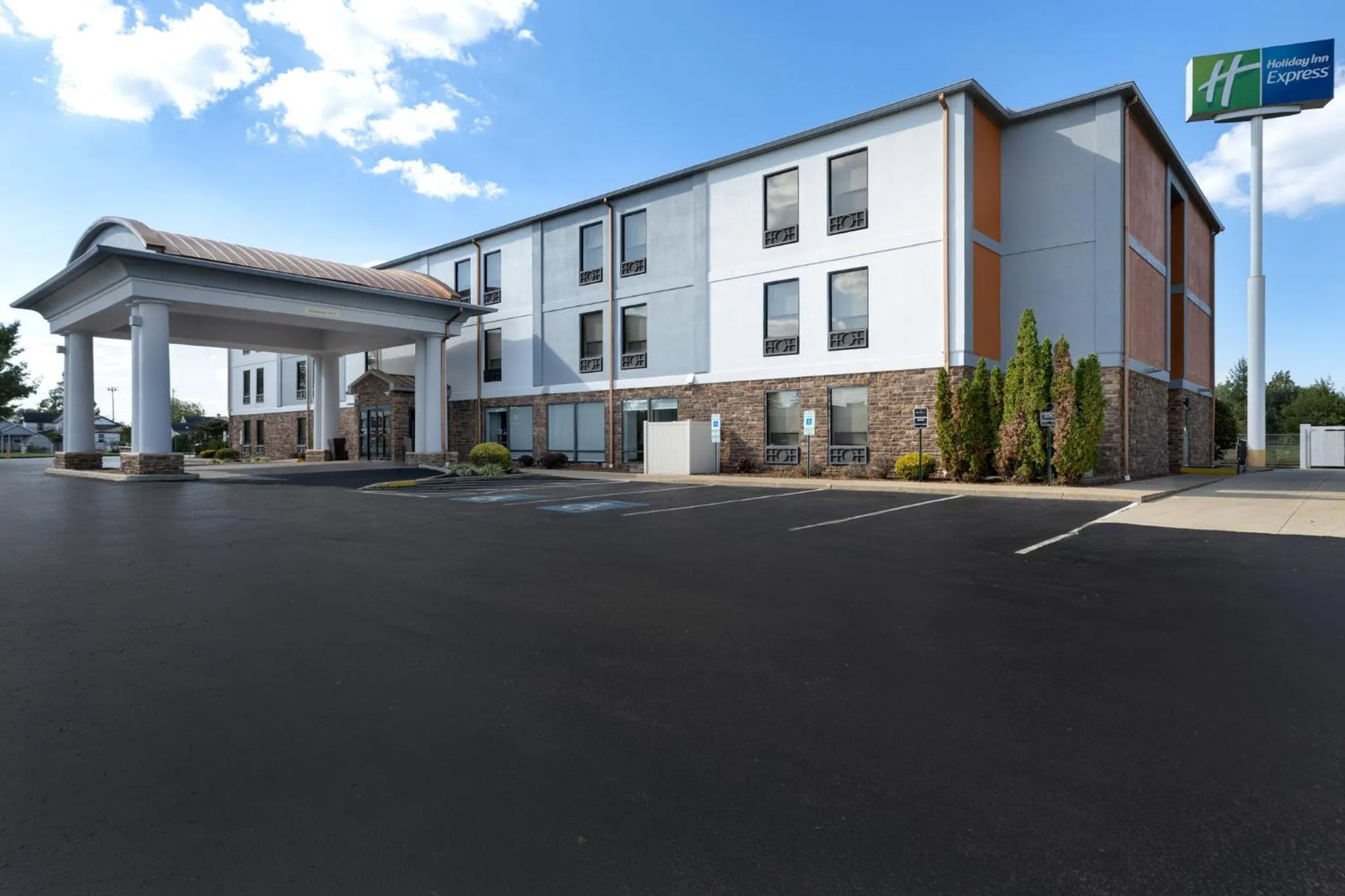 Property building in Holiday Inn Express Chillicothe East by IHG