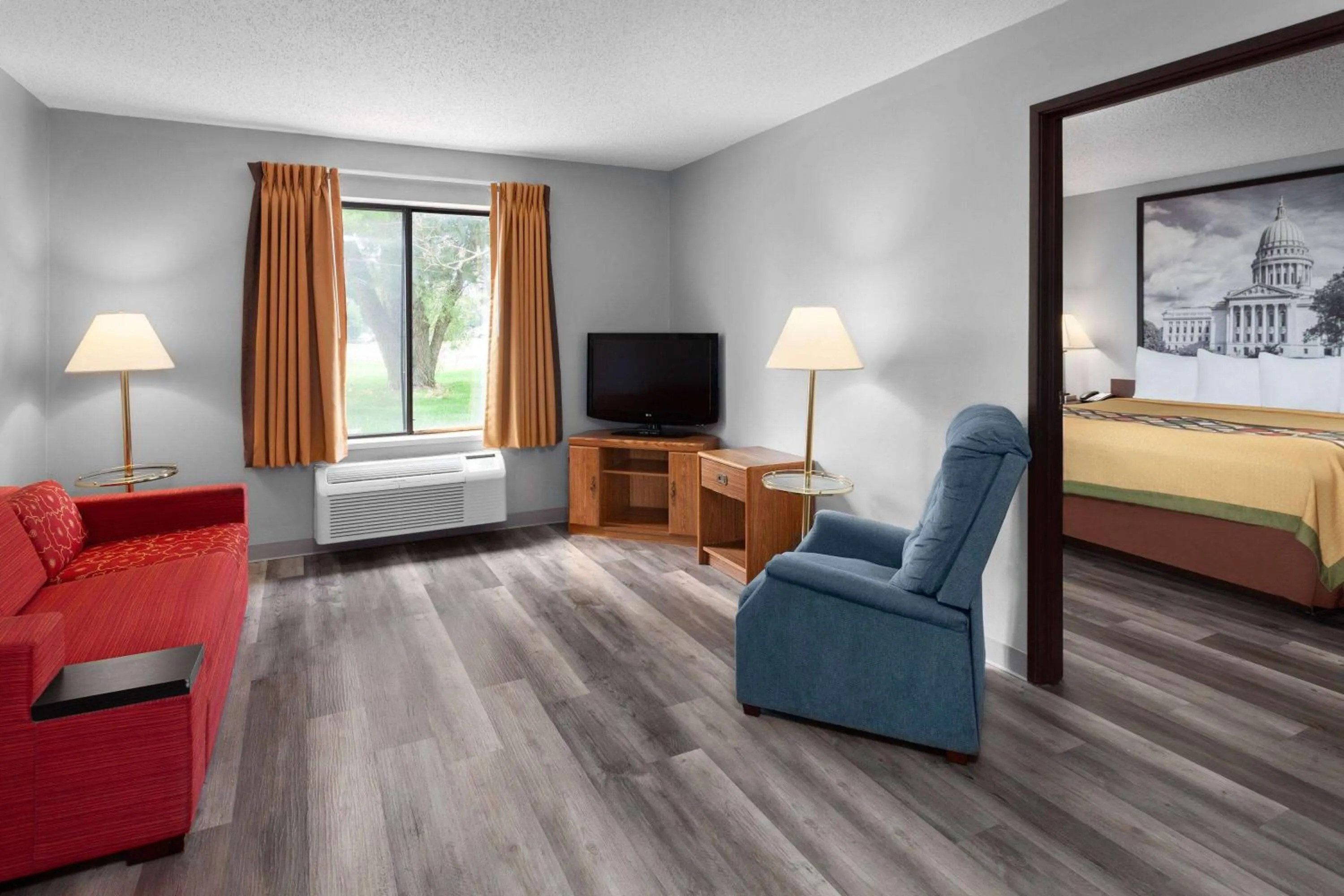 Photo of the whole room, Bed in Super 8 by Wyndham Sun Prairie/Madison E