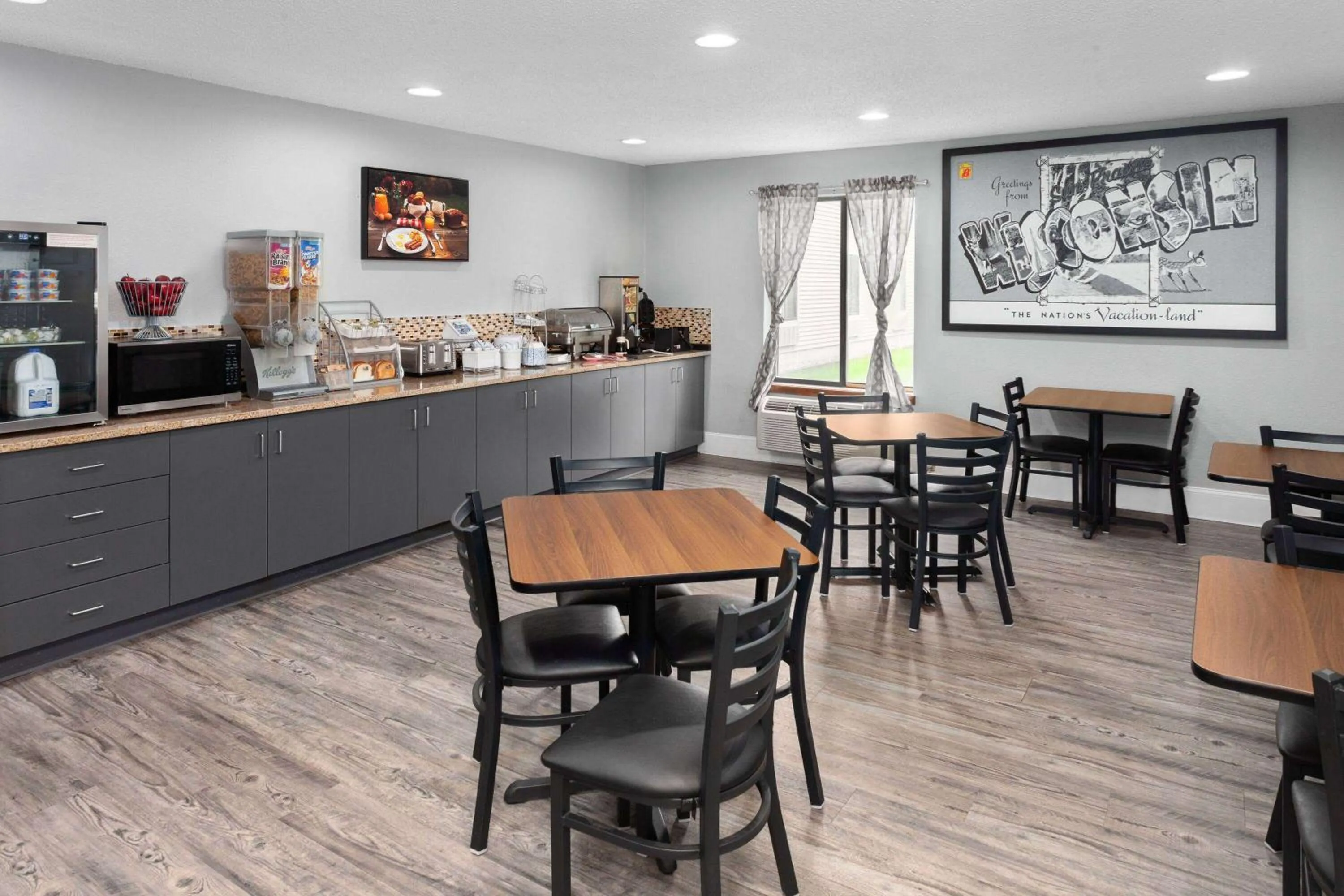 Breakfast in Super 8 by Wyndham Sun Prairie/Madison E