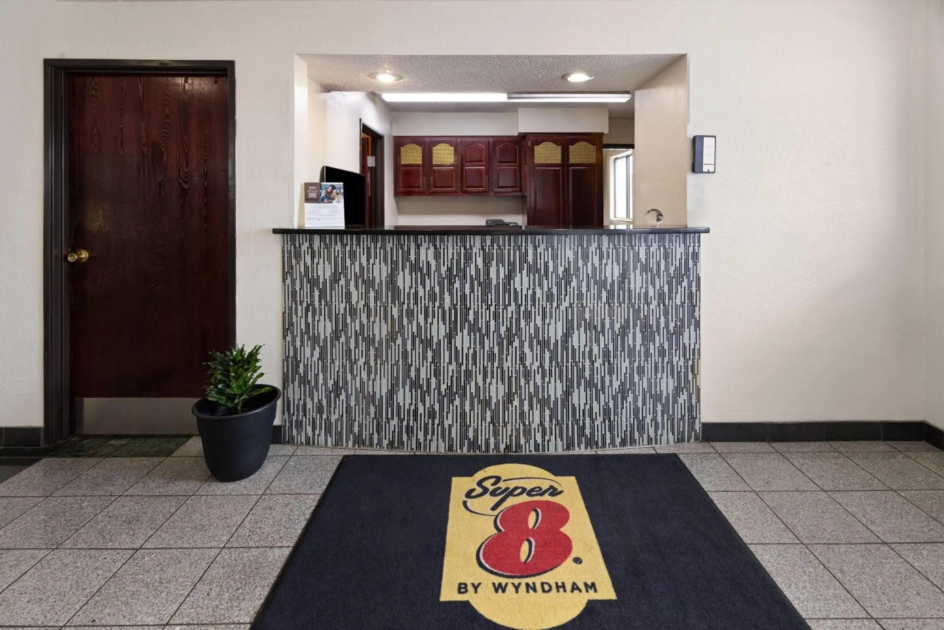 Lobby or reception in Super 8 by Wyndham South Boston VA