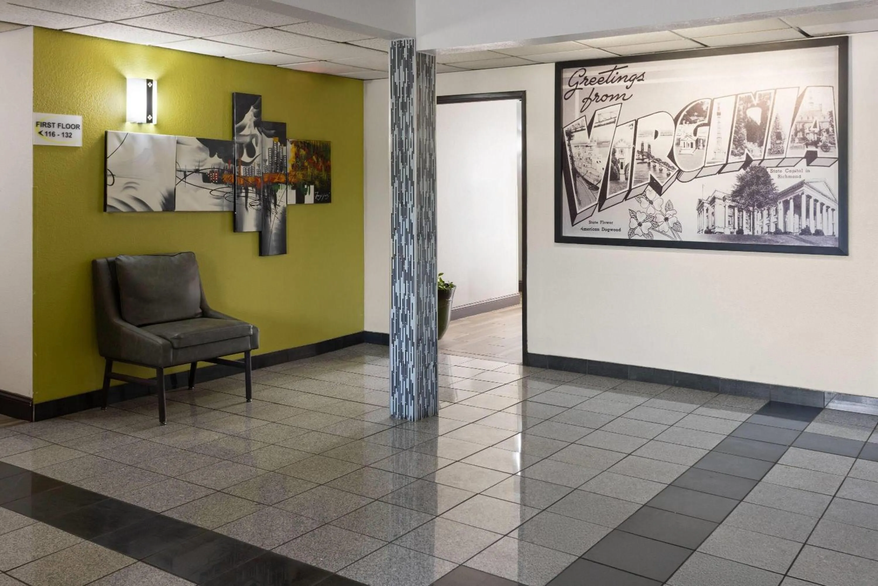 Lobby or reception in Super 8 by Wyndham South Boston VA