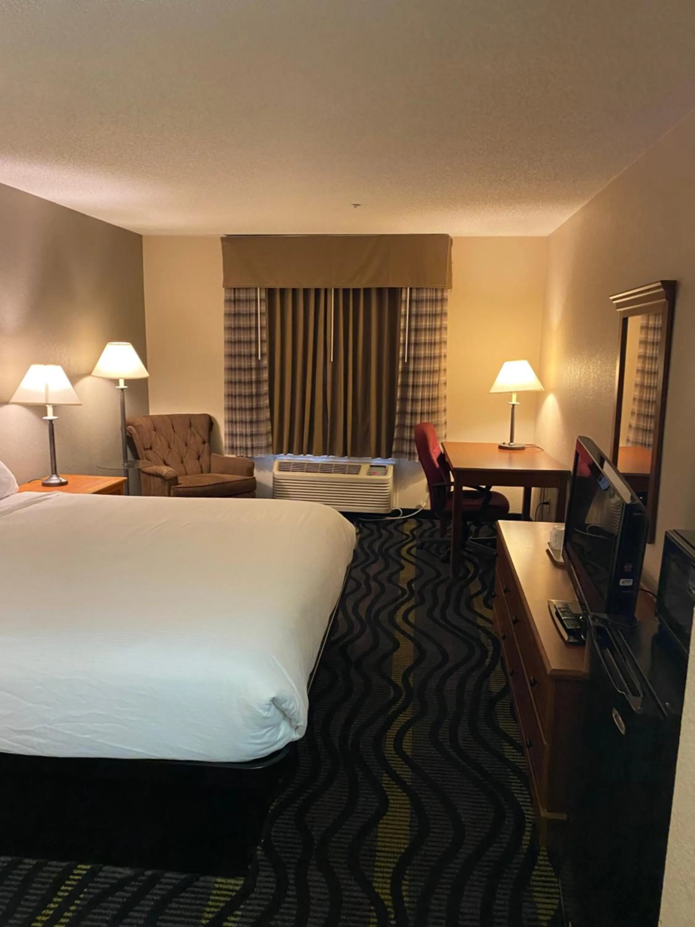 Bathroom, Bed in Baymont by Wyndham Logan