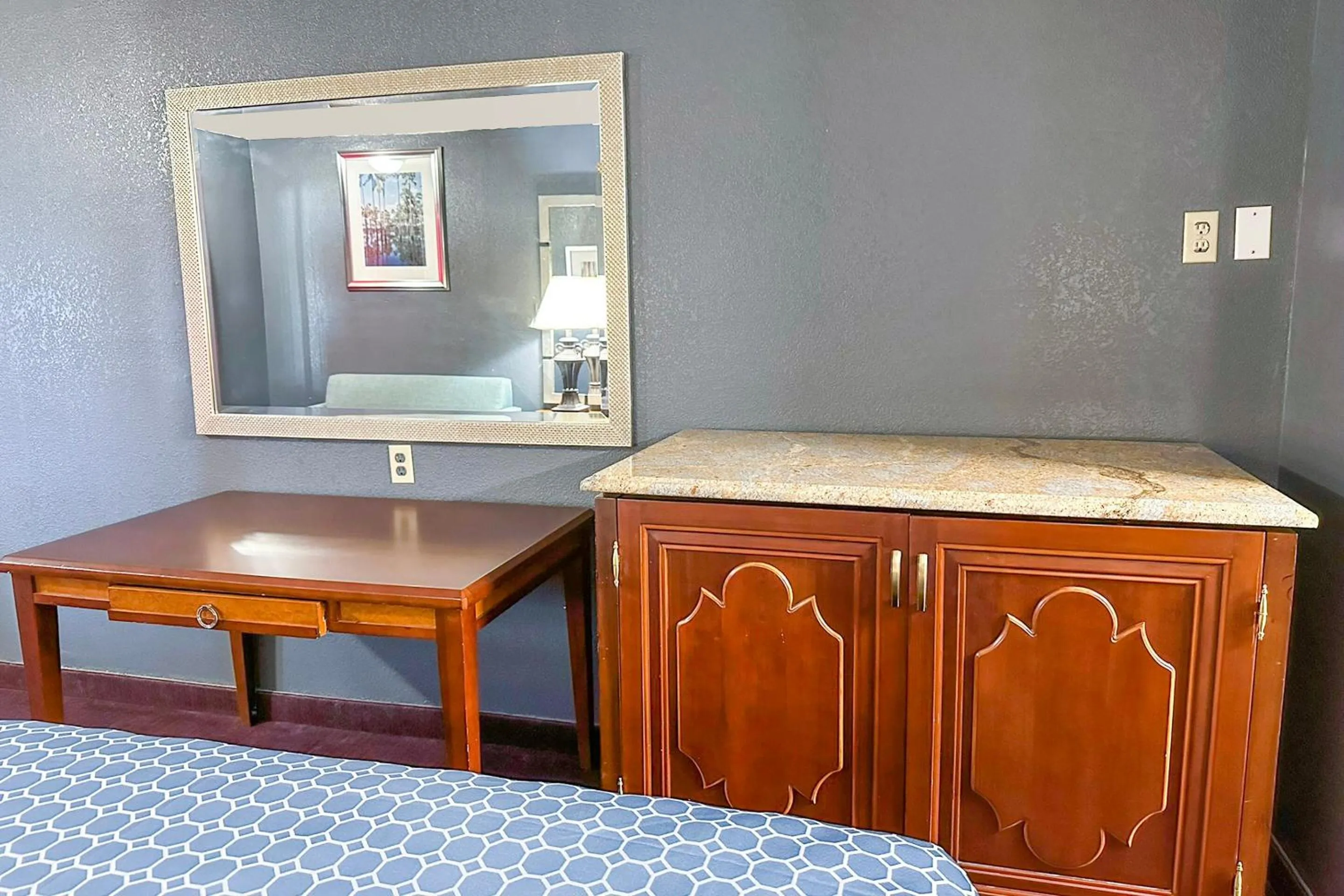 Bedroom in Hahira Inn By OYO near Valdosta