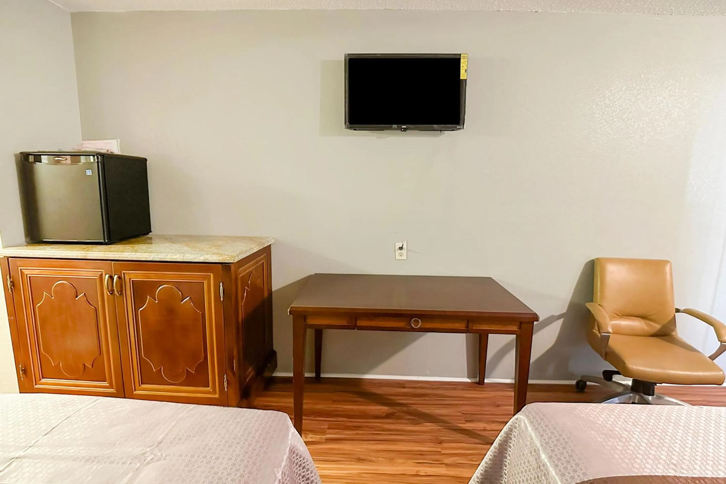 Bedroom in Hahira Inn By OYO near Valdosta