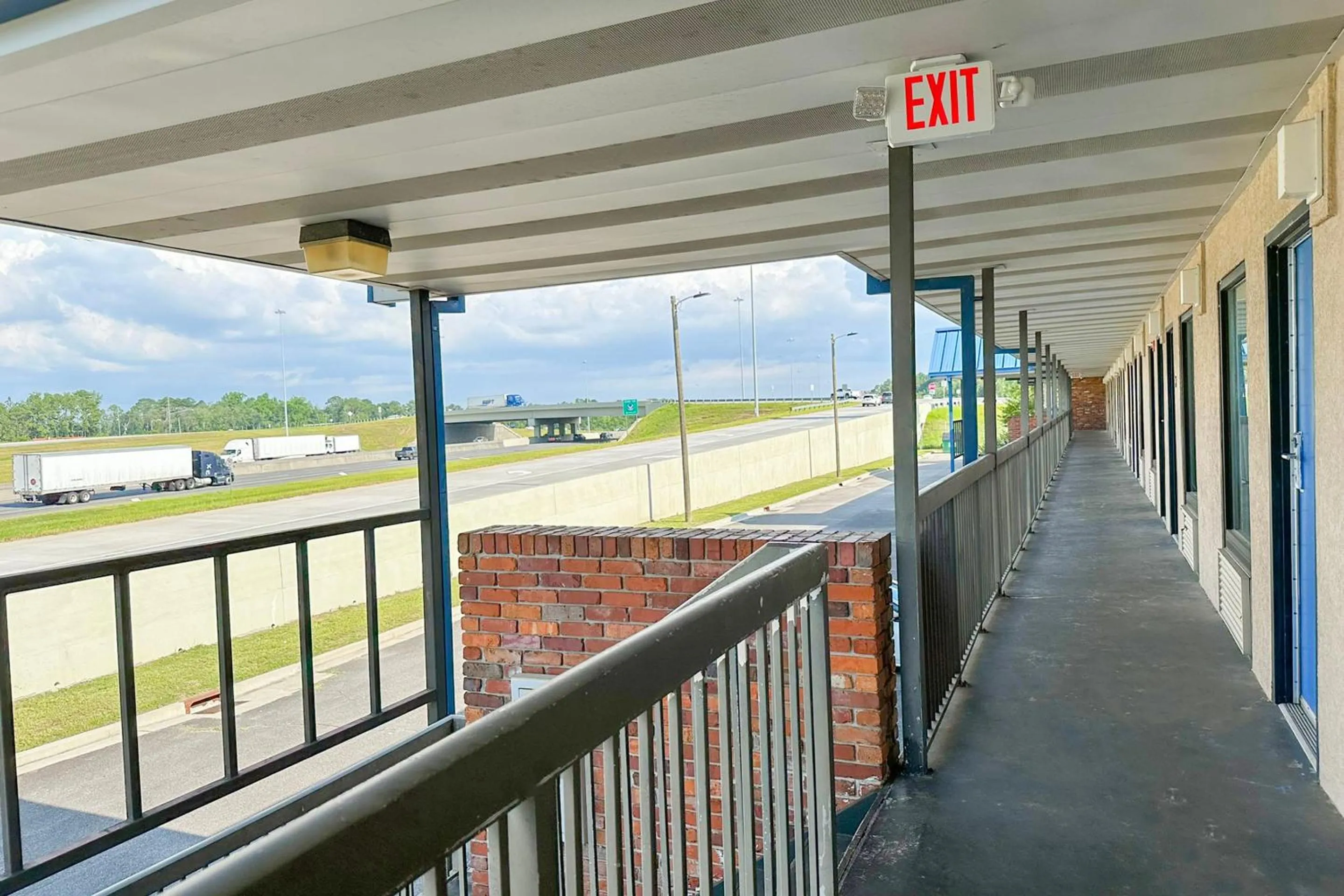 Lobby or reception in Hahira Inn By OYO near Valdosta