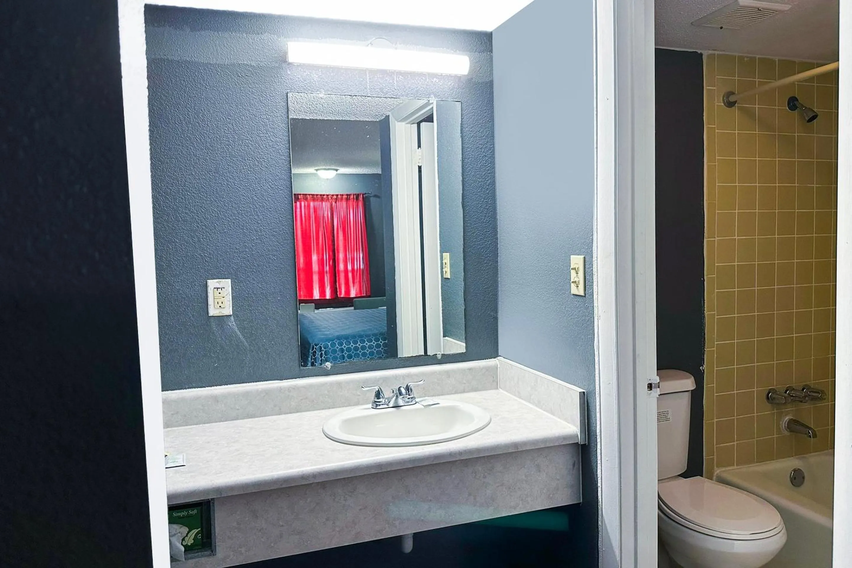 Bathroom in Hahira Inn By OYO near Valdosta