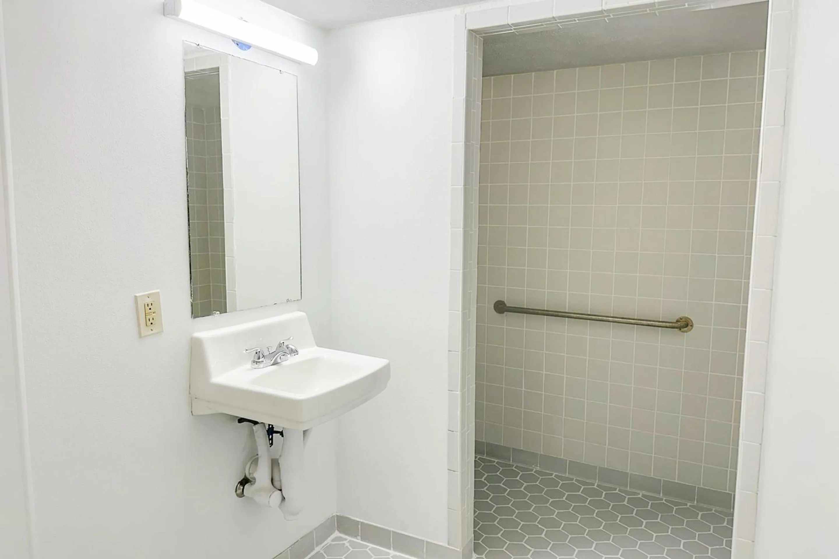 Bathroom in Hahira Inn By OYO near Valdosta