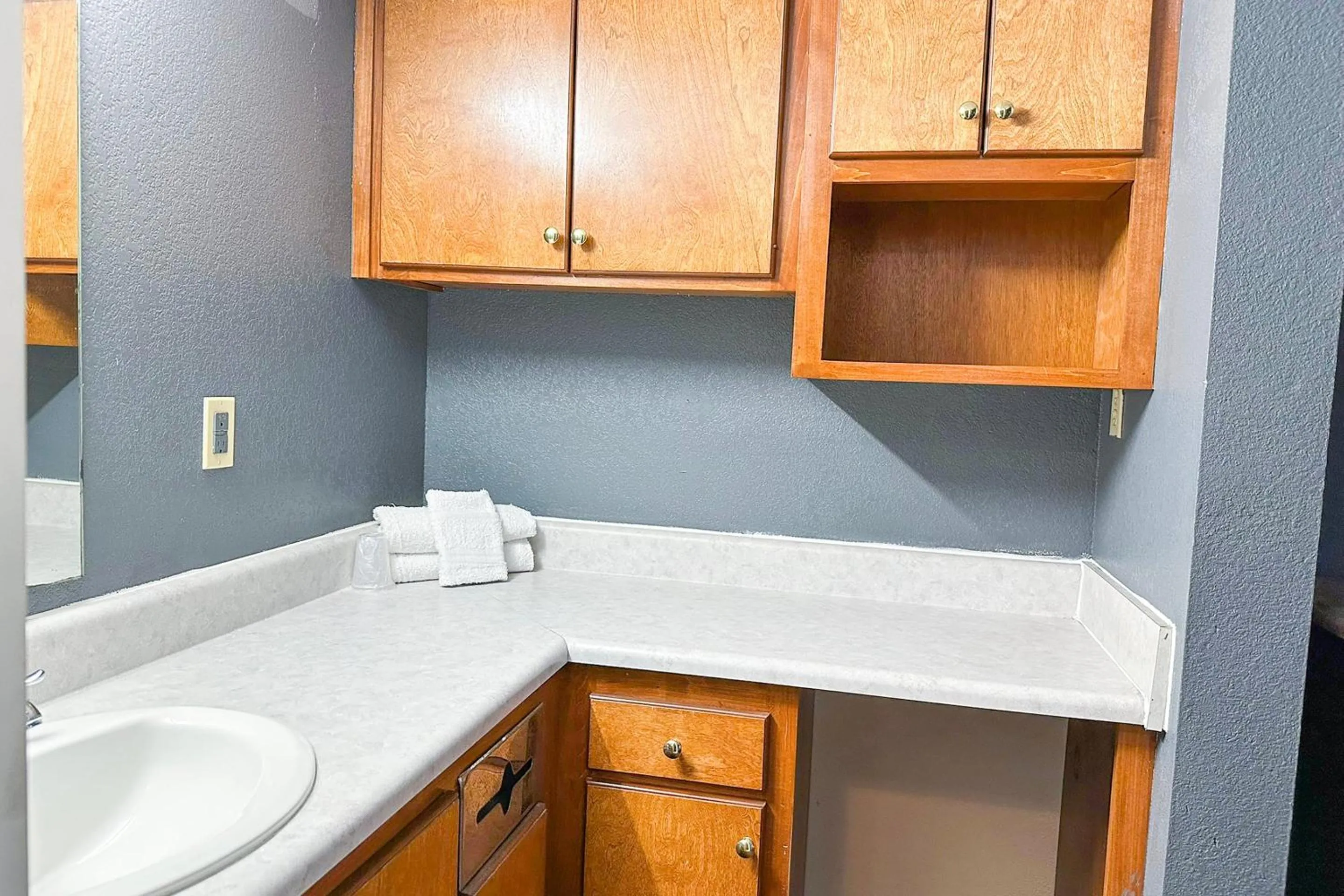 Bedroom in Hahira Inn By OYO near Valdosta
