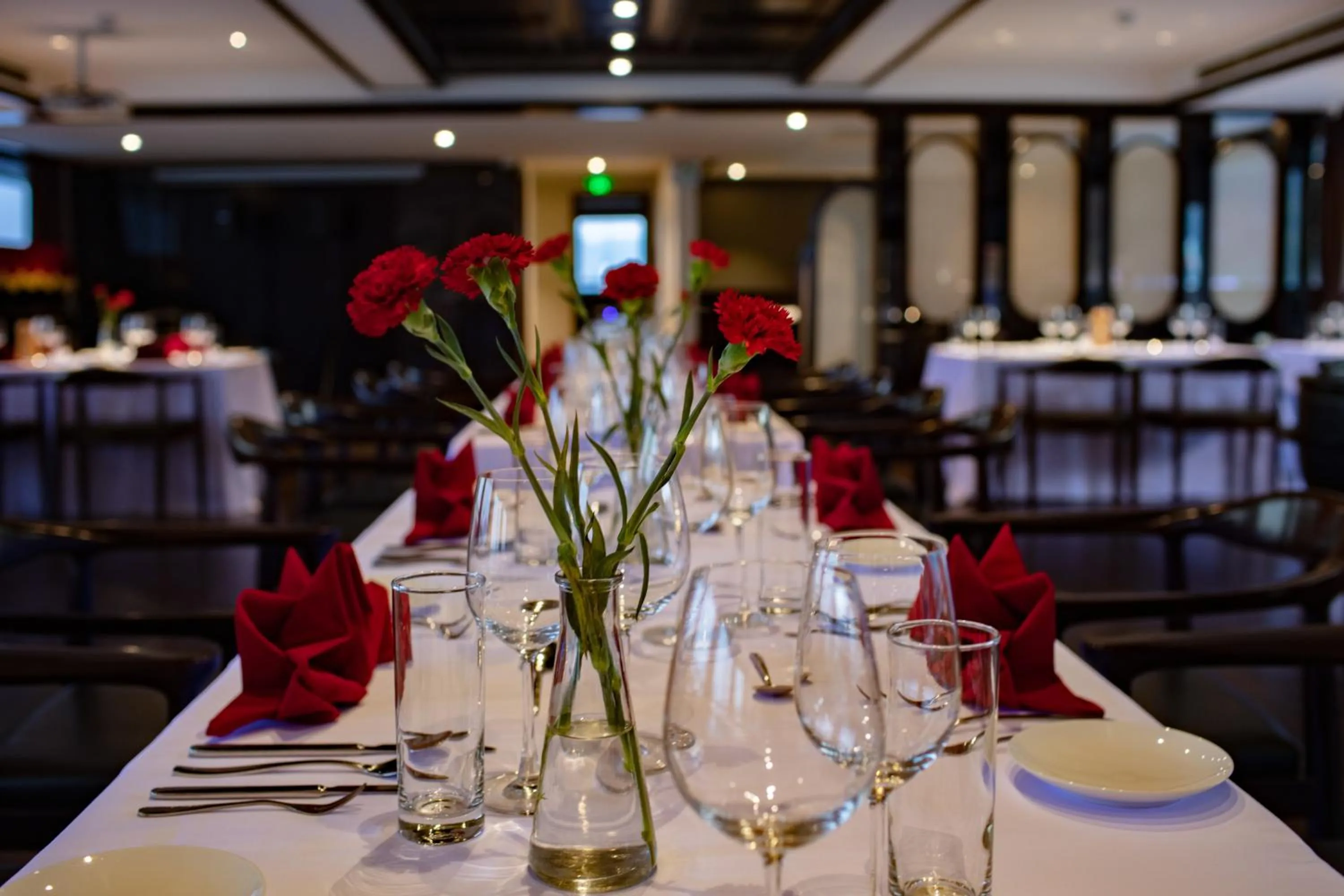 Restaurant/places to eat in Scarlet Pearl Cruises - Wonder On Lan Ha Bay