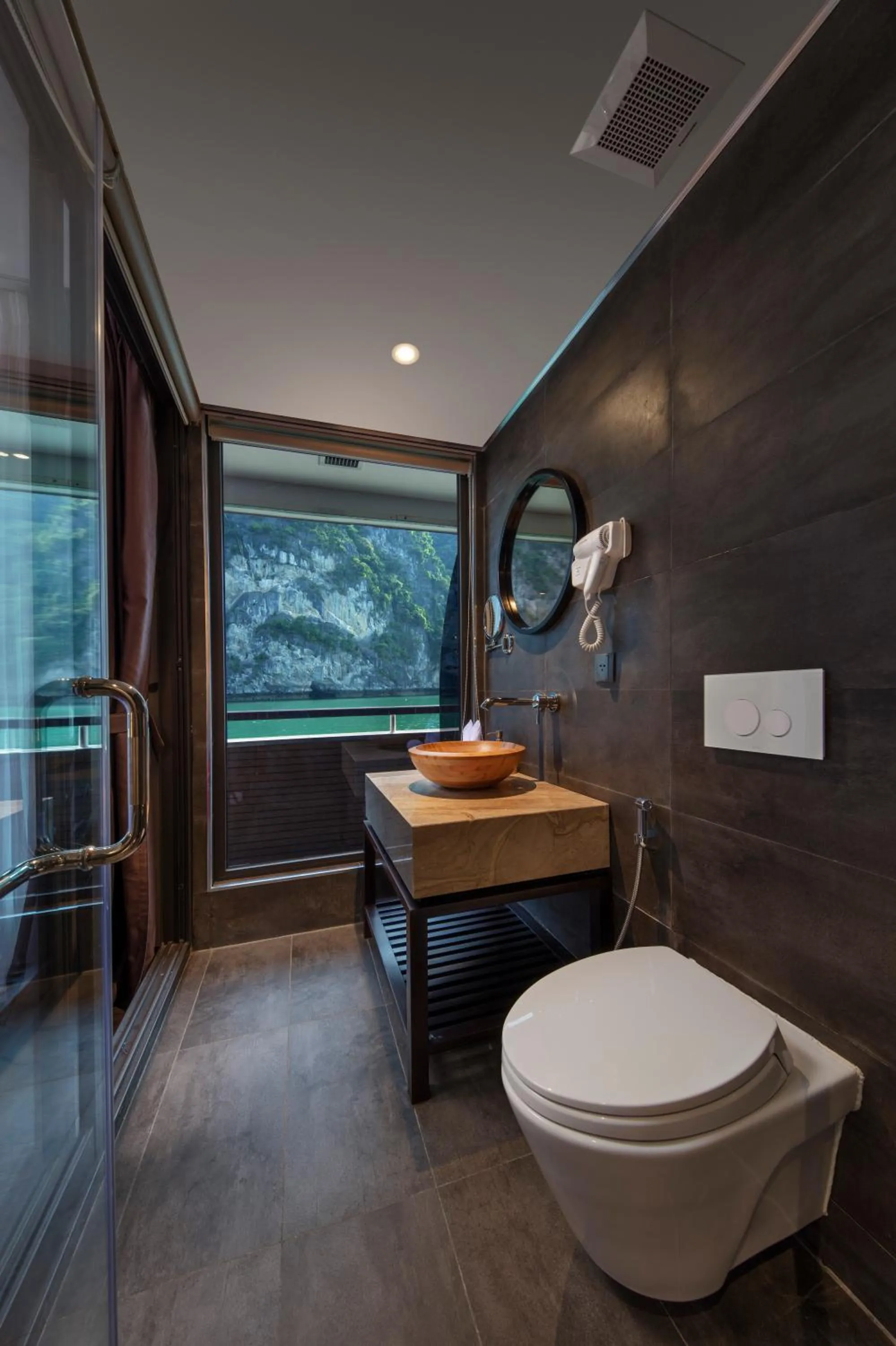 Scarlet Pearl Cruises - Wonder On Lan Ha Bay