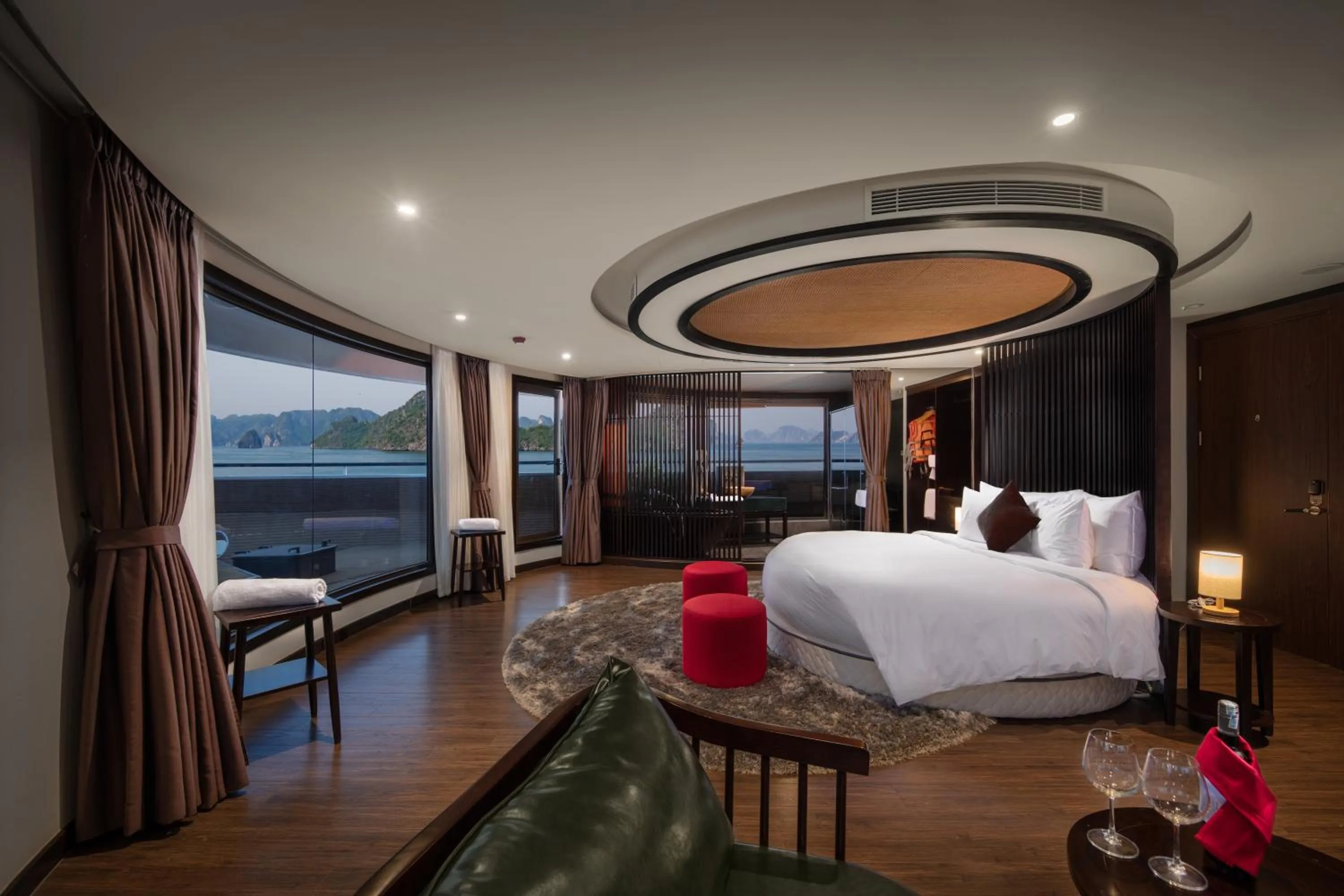 Photo of the whole room, Bed in Scarlet Pearl Cruises - Wonder On Lan Ha Bay