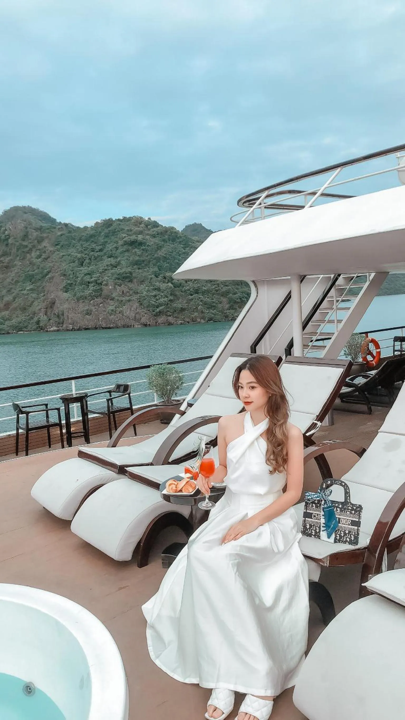 Scarlet Pearl Cruises - Wonder On Lan Ha Bay