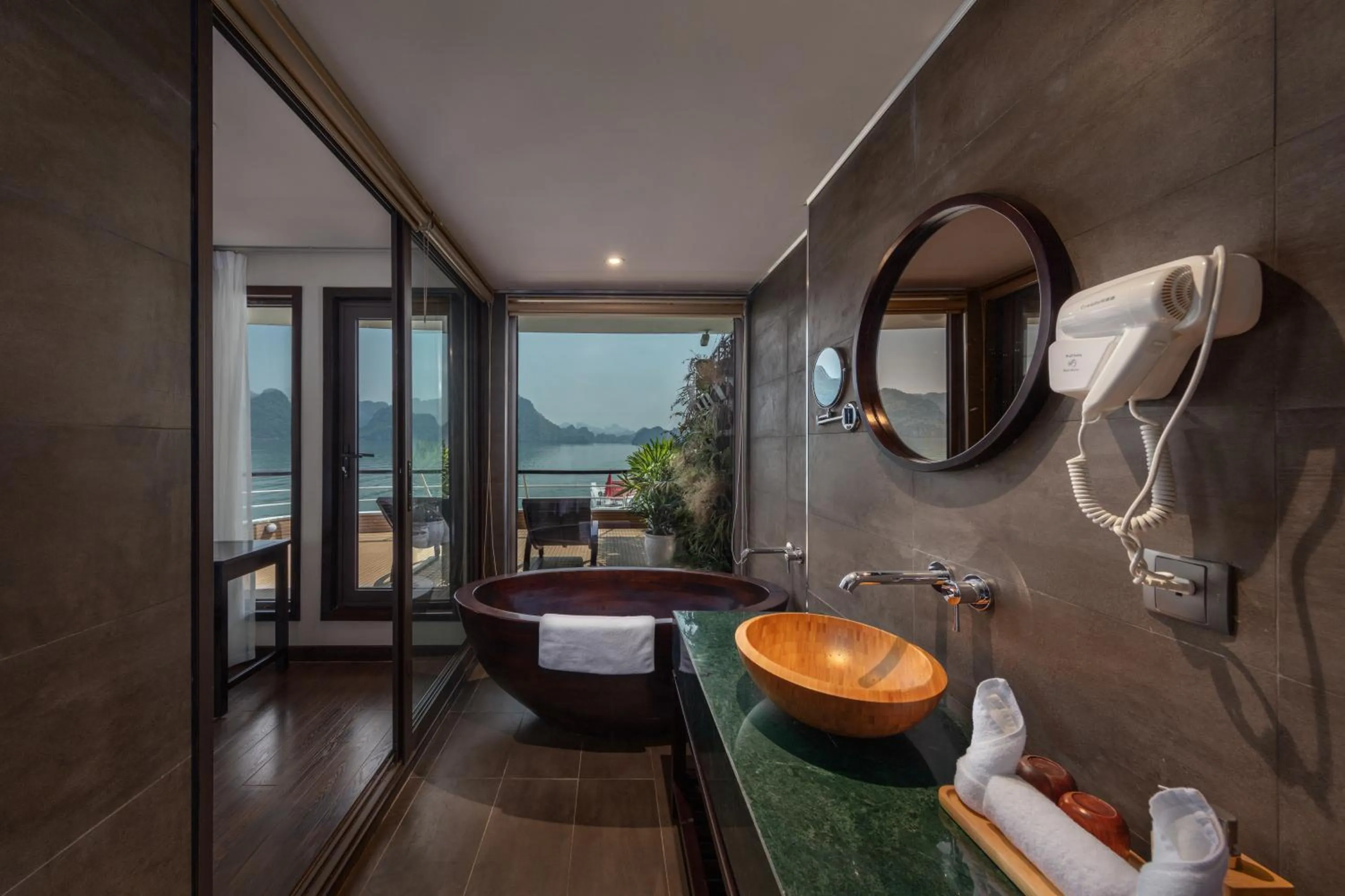 Bathroom in Scarlet Pearl Cruises - Wonder On Lan Ha Bay