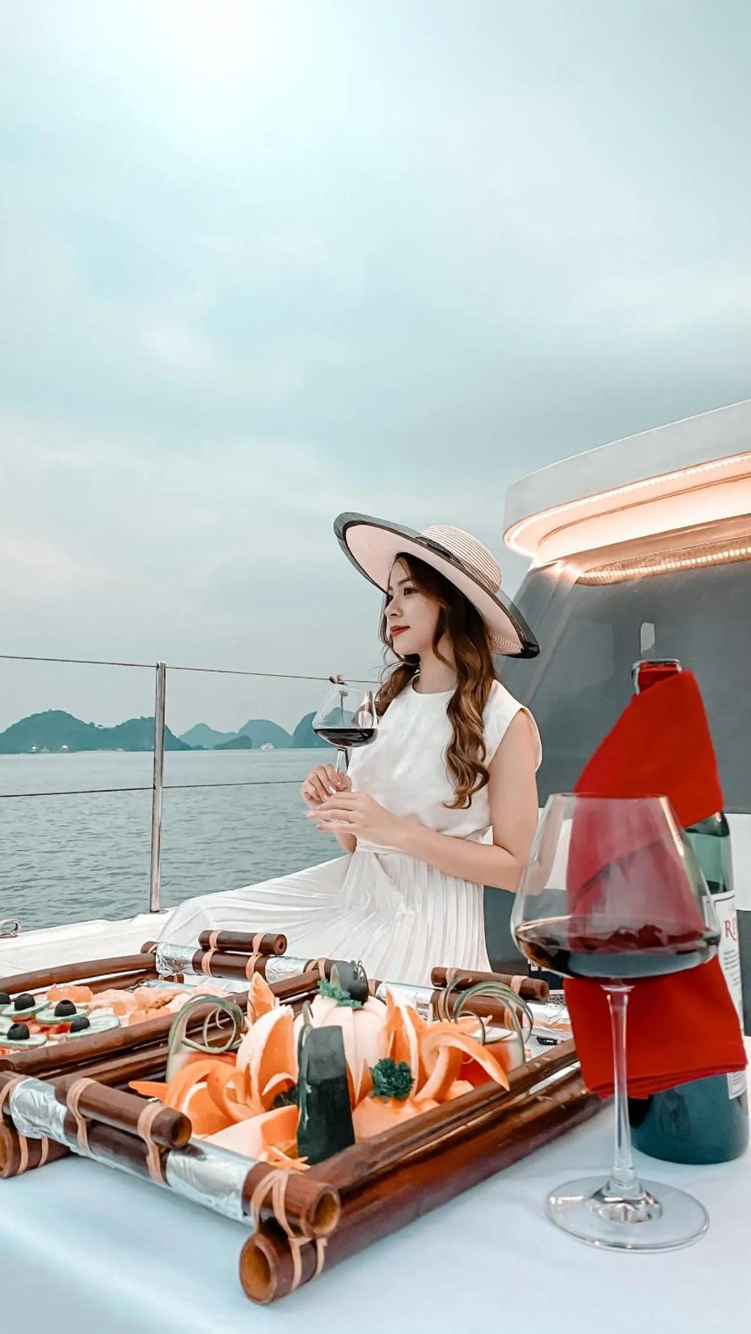 Scarlet Pearl Cruises - Wonder On Lan Ha Bay