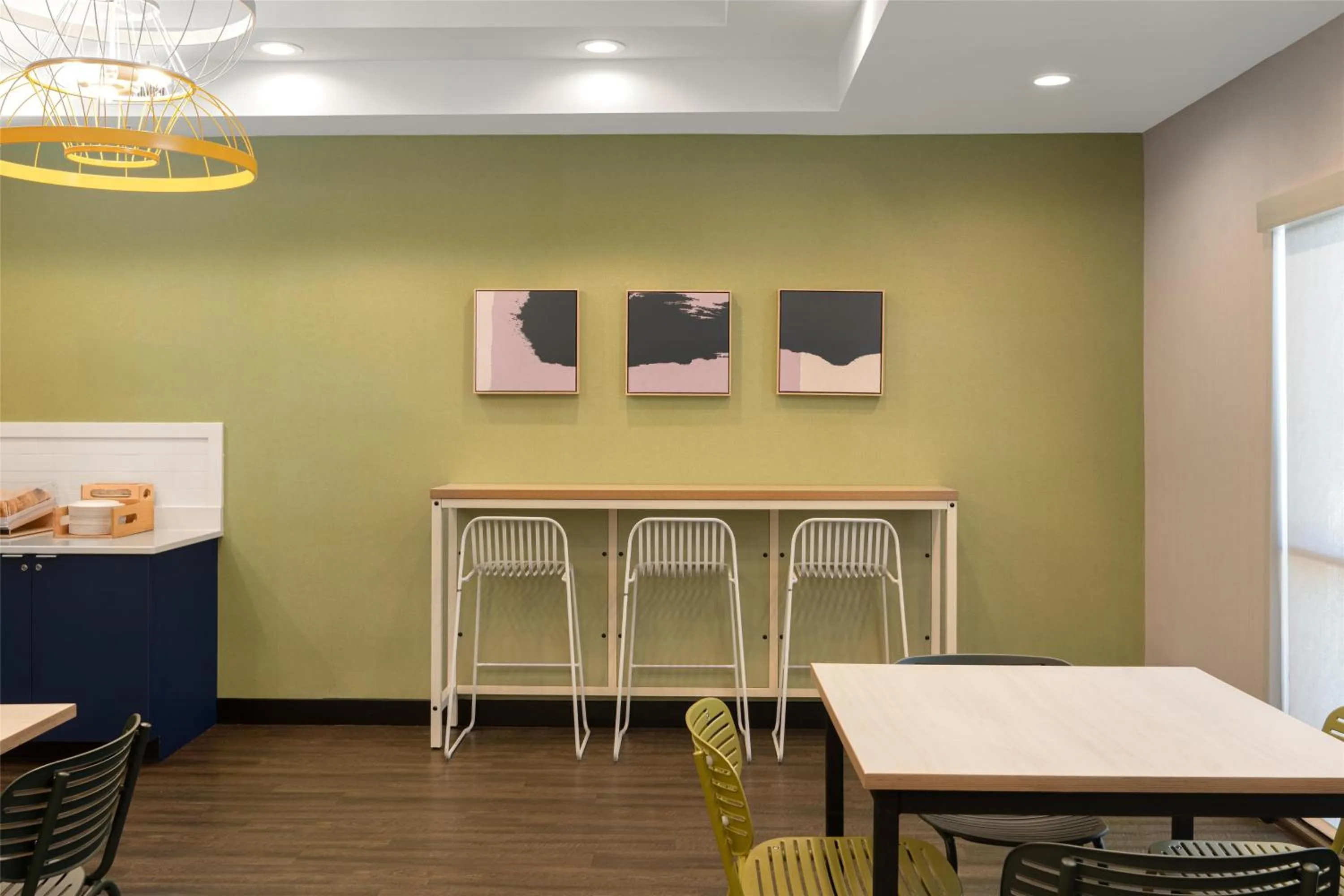 Breakfast in Spark By Hilton Smithfield I-95