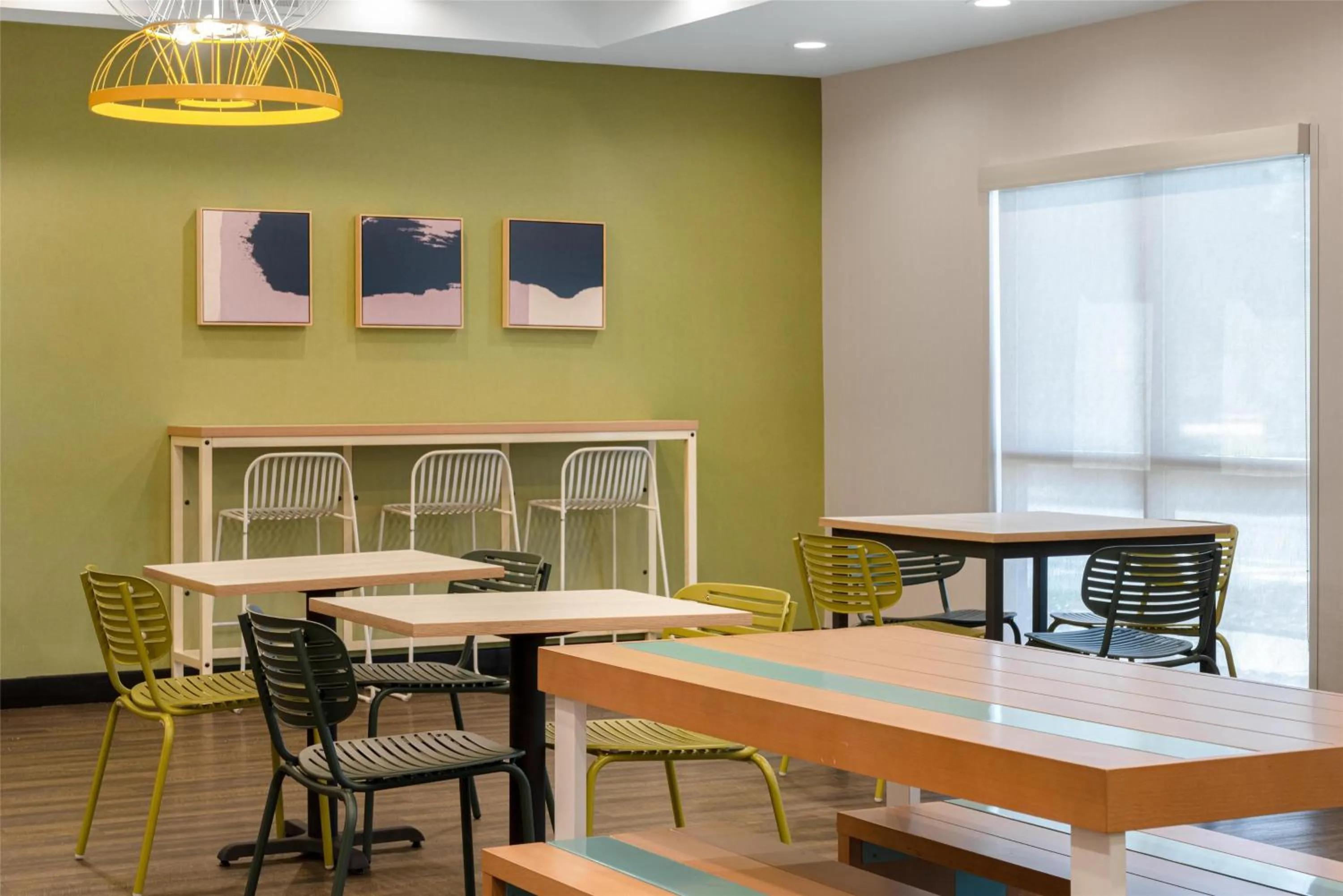 Breakfast in Spark By Hilton Smithfield I-95